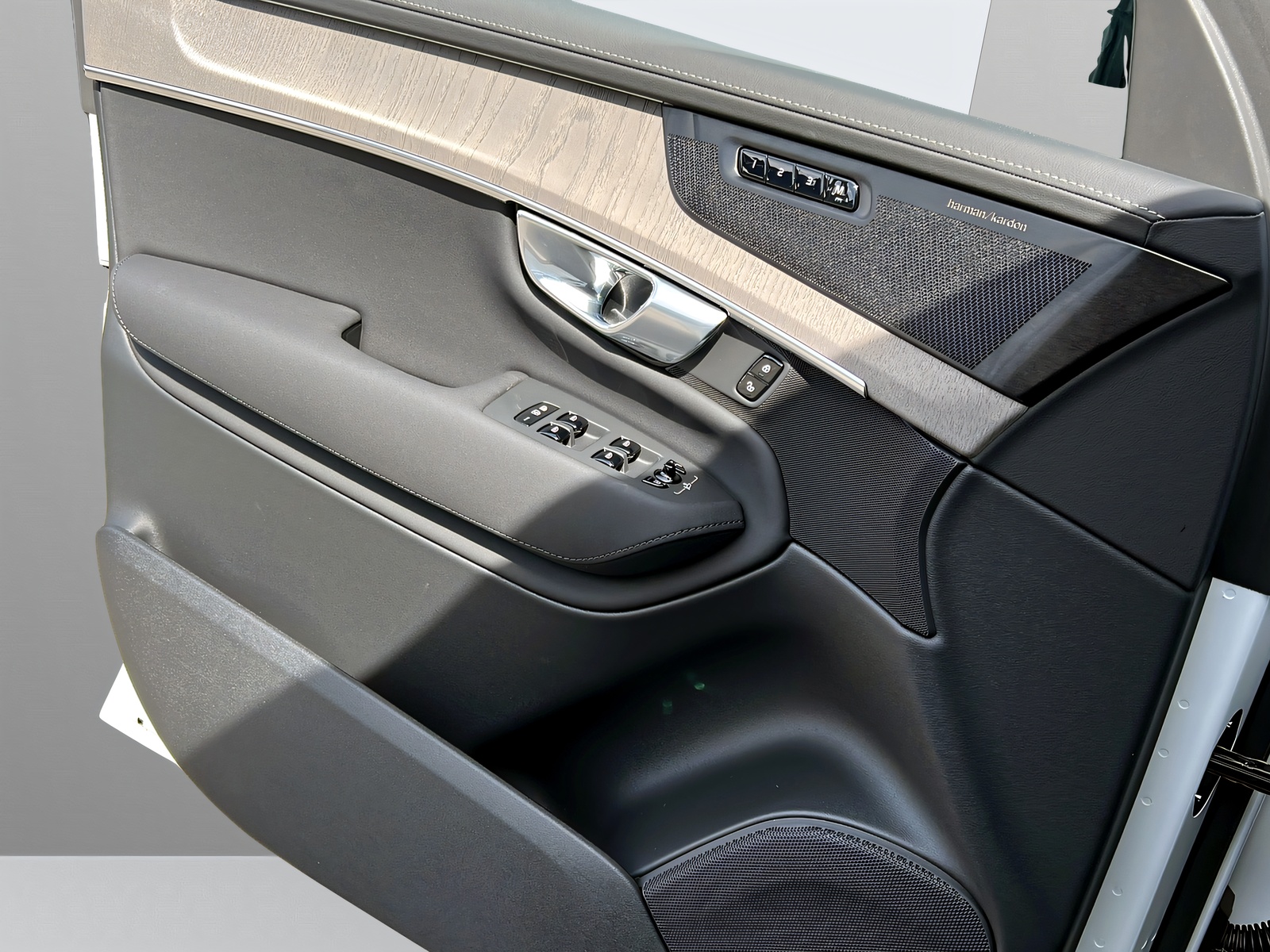 VOLVO XC90 T8 eAWD PluginHybrid Ultra Dark Geartronic-image-10