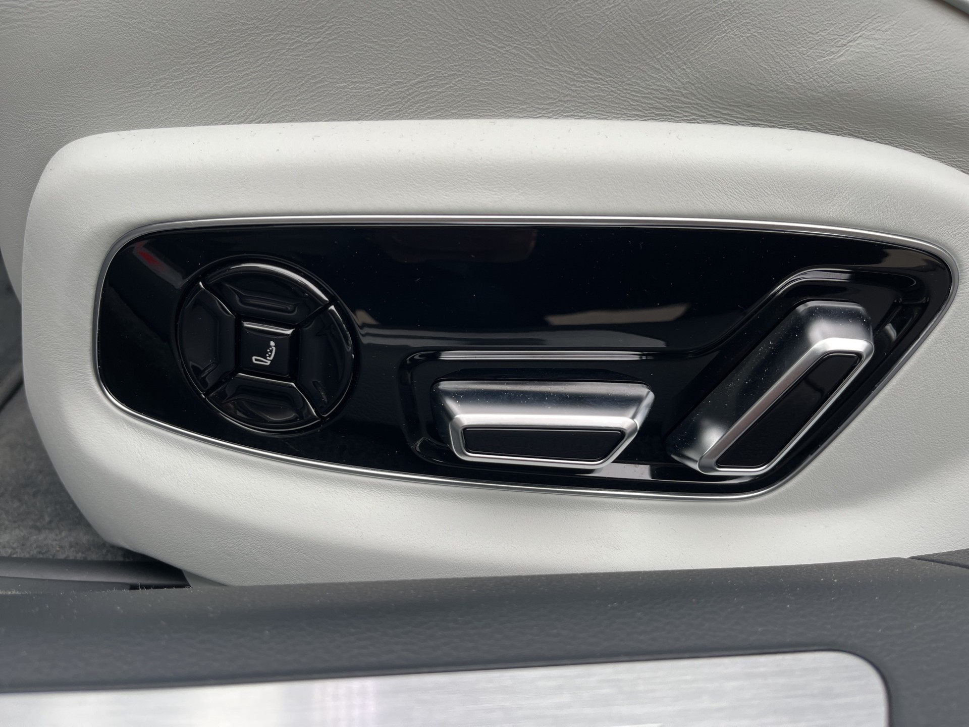 AUDI A8 60 L TFSI e quattro tiptronic*Audi exclusive selection Volllederpaket, Matrix-LED, B&O Sound, (5-Jahre Garantie)-image-10