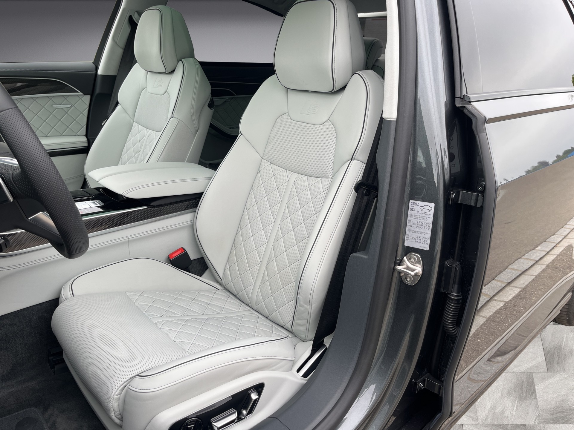AUDI A8 60 L TFSI e quattro tiptronic*Audi exclusive selection Volllederpaket, Matrix-LED, B&O Sound, (5-Jahre Garantie)-image-9