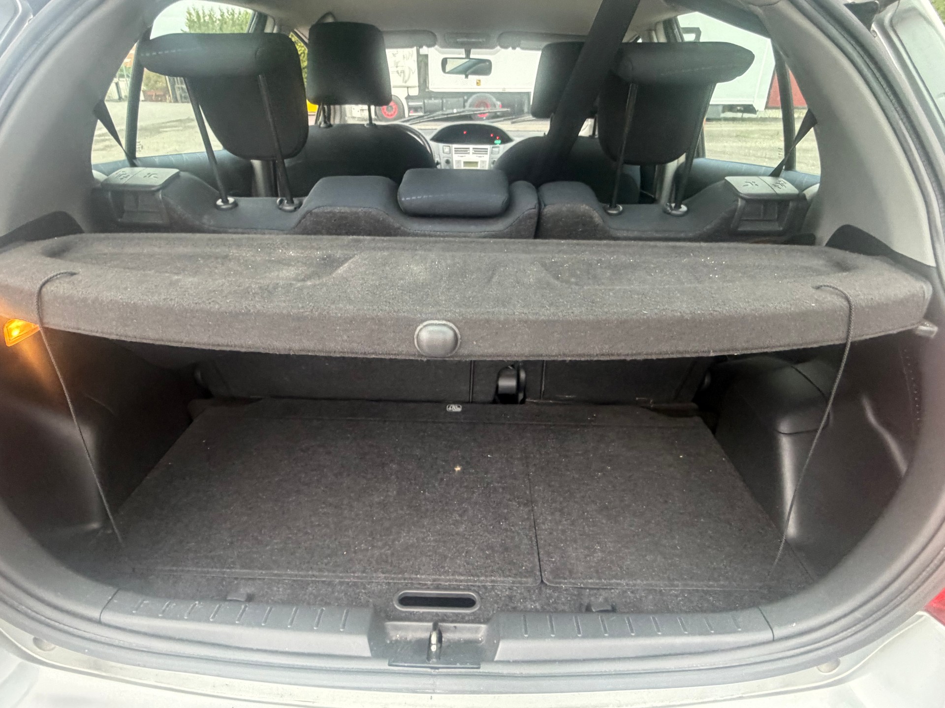 TOYOTA Yaris 1.3 Linea Sol-image-10