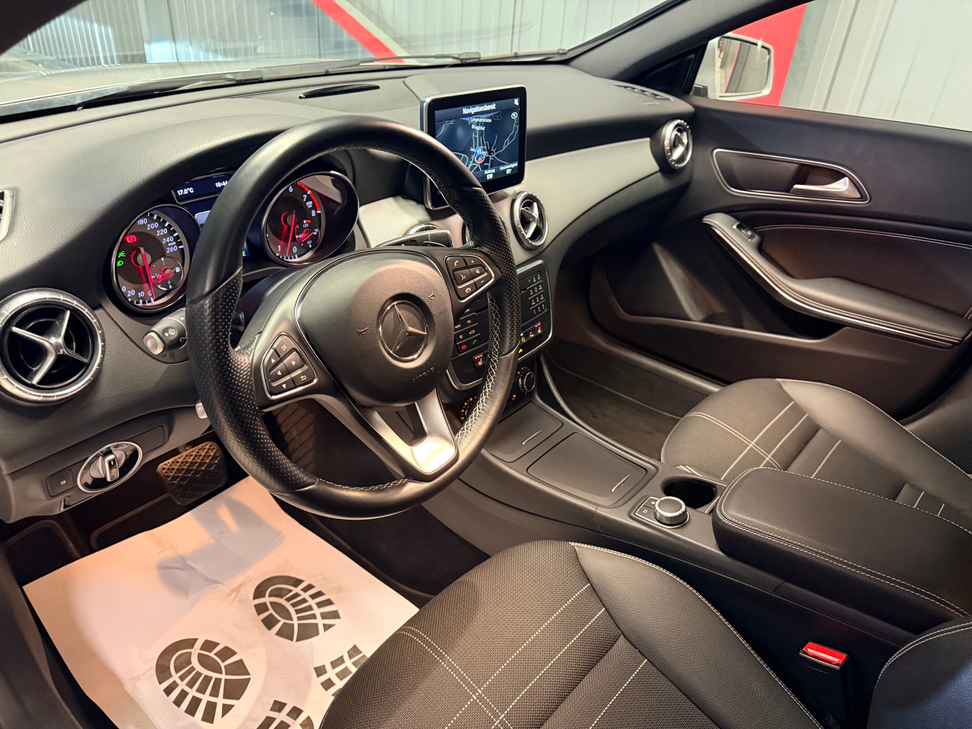 MERCEDES-BENZ CLA Shooting Brake 180 Urban 7G-DCT-image-10