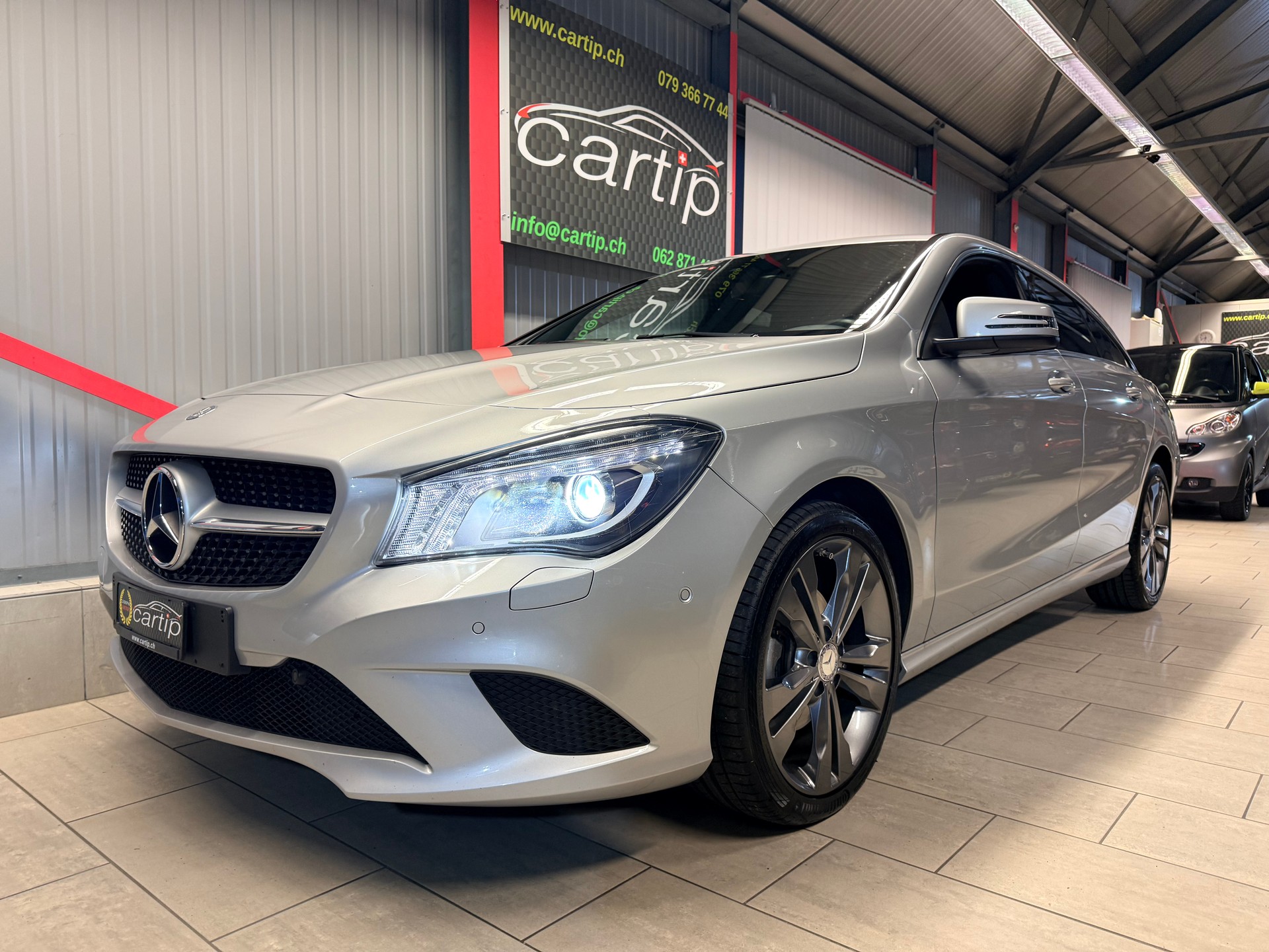 MERCEDES-BENZ CLA Shooting Brake 180 Urban 7G-DCT-image-5