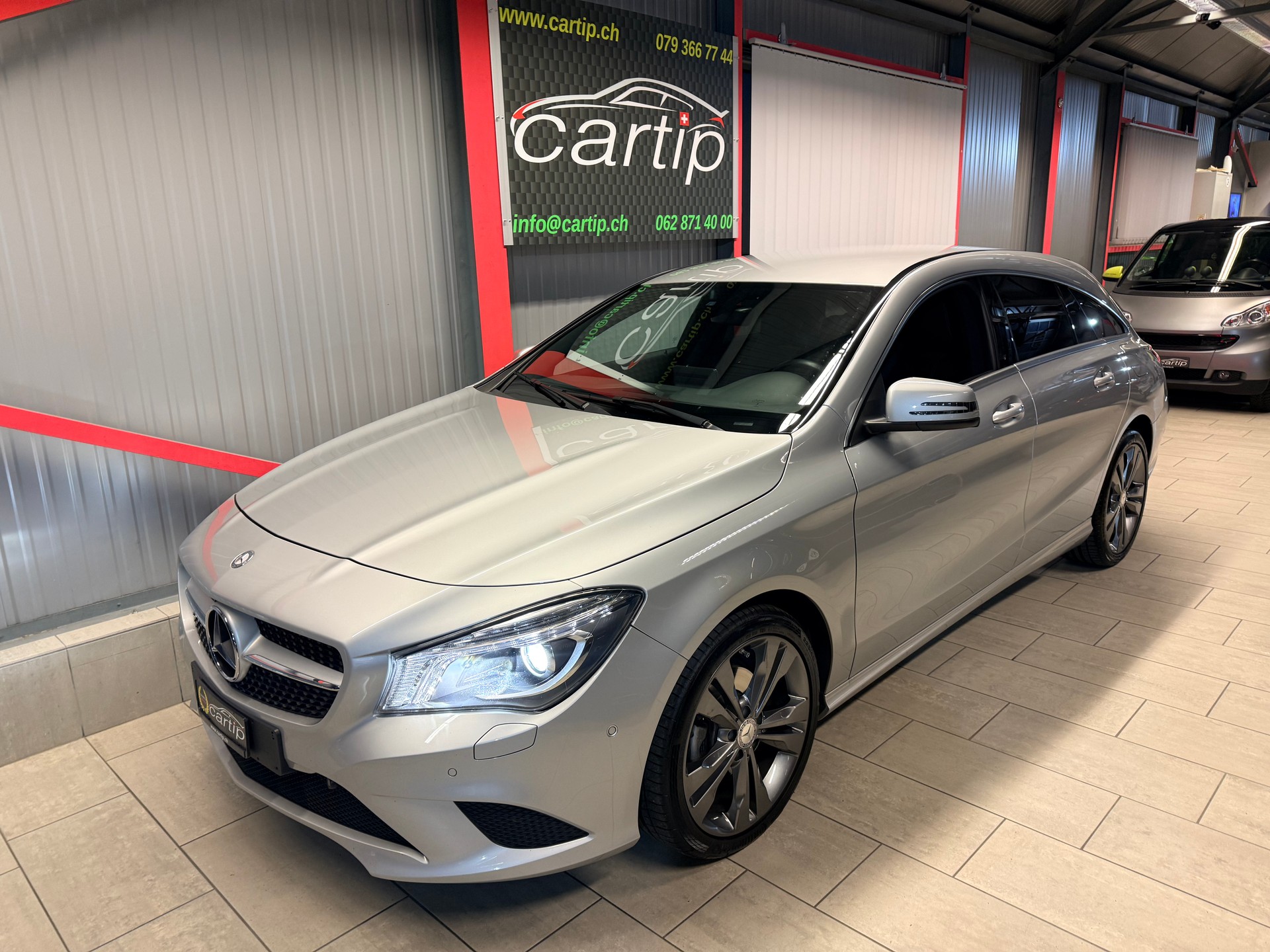 MERCEDES-BENZ CLA Shooting Brake 180 Urban 7G-DCT-image-2