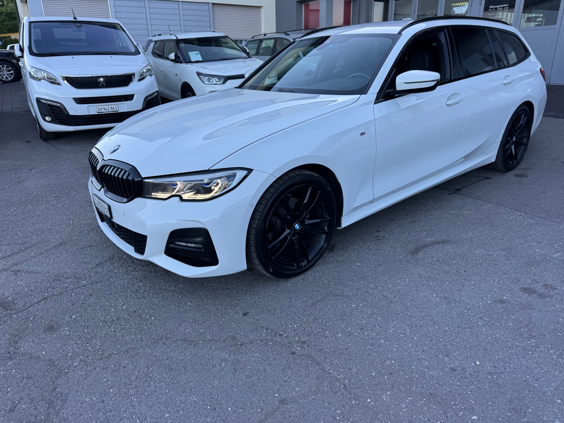 BMW 320d xDrive 48V Touring M Sport Steptronic-image-8