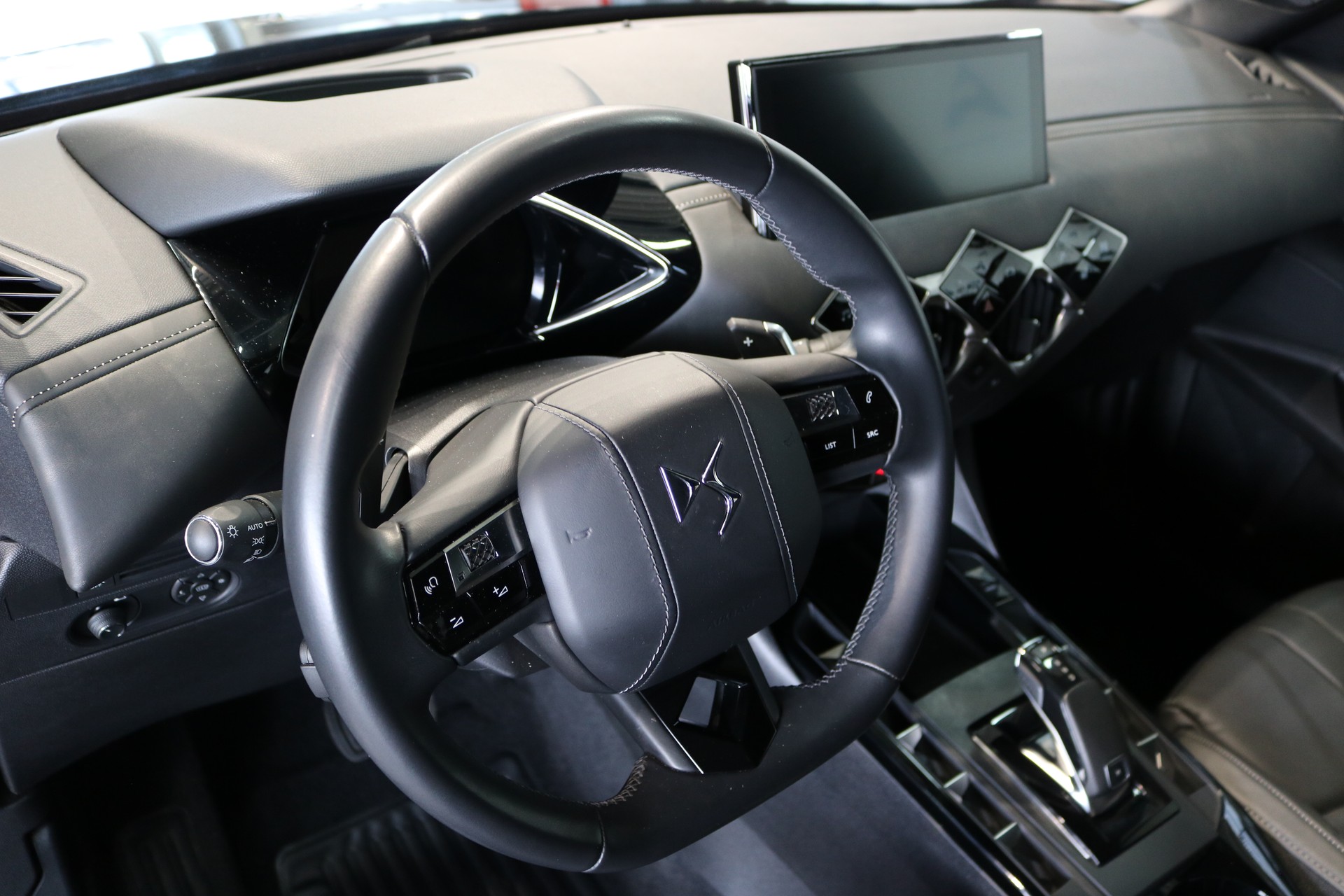 DS AUTOMOBILES DS 3 Crossback 1.2 PureTech SO Chic EAT8-image-4