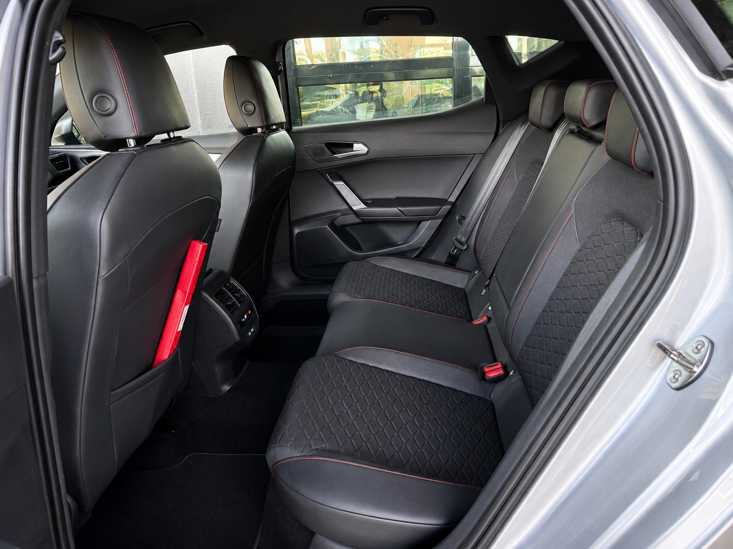 SEAT Leon 1.4 eHybrid pHEV DSG FR-image-12