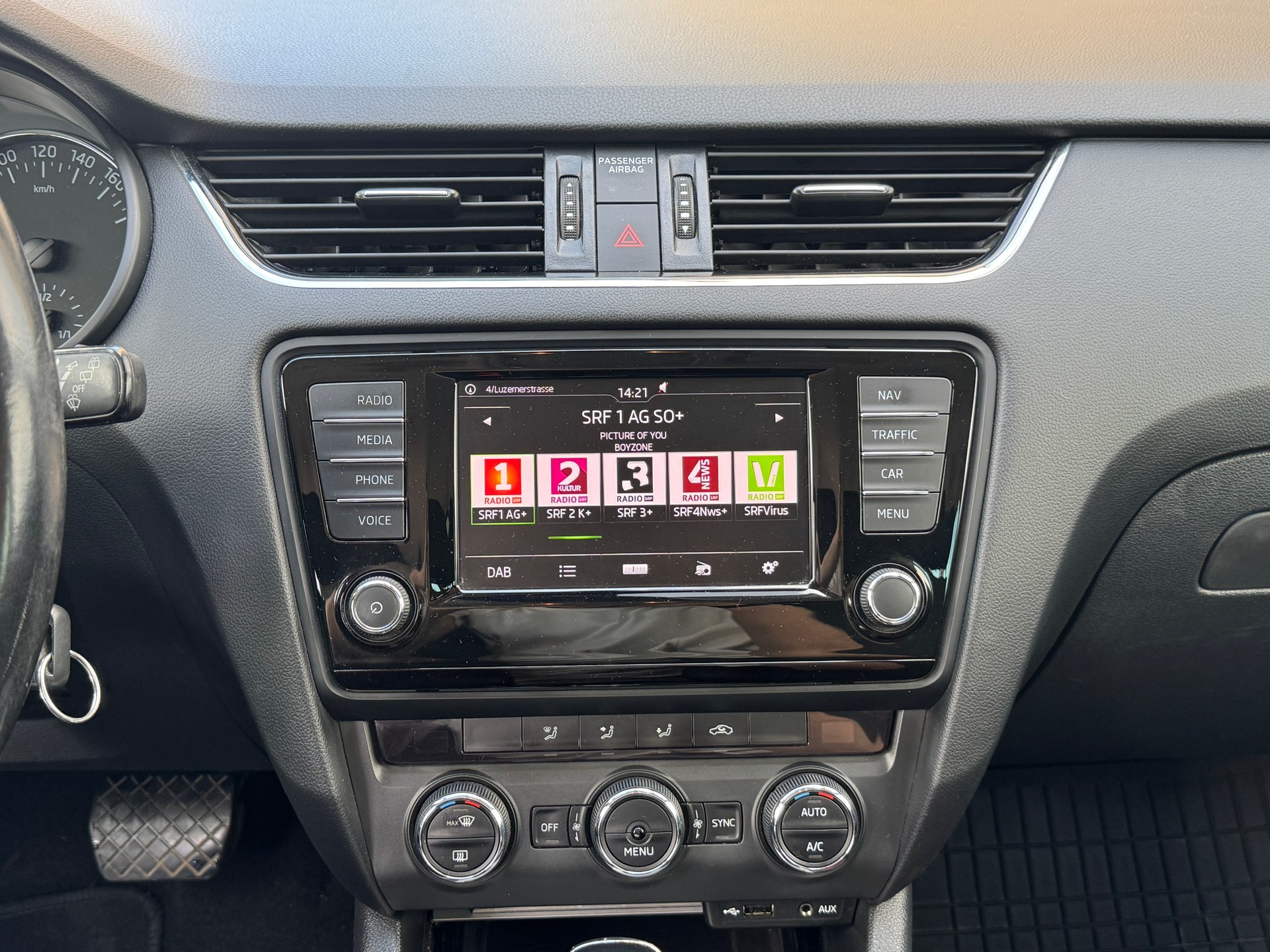 SKODA Octavia Combi 1.6 TDI Ambition DSG-image-10