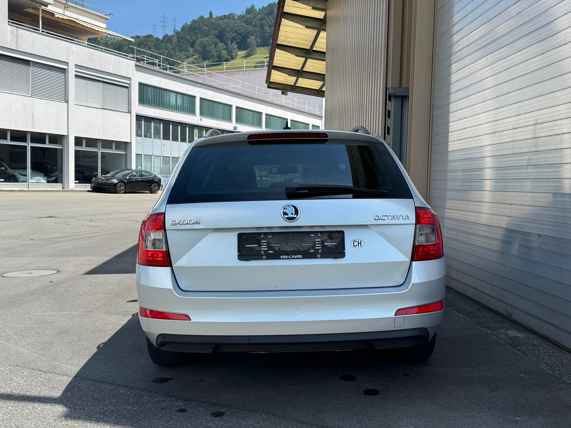 SKODA Octavia Combi 1.6 TDI Ambition DSG-image-4