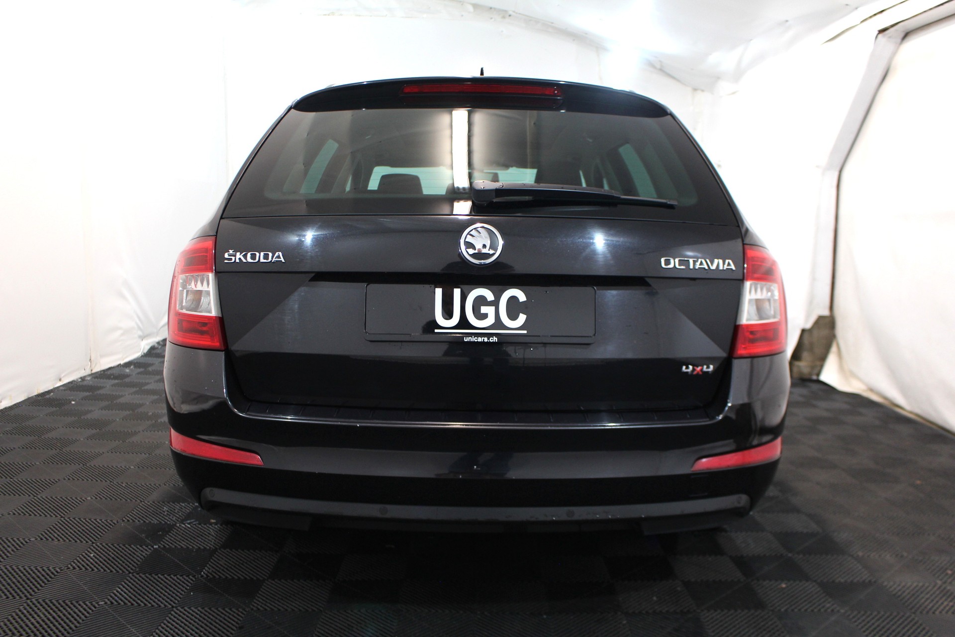 SKODA Octavia Combi 1.8 TSI L & K 4x4 DSG-image-4