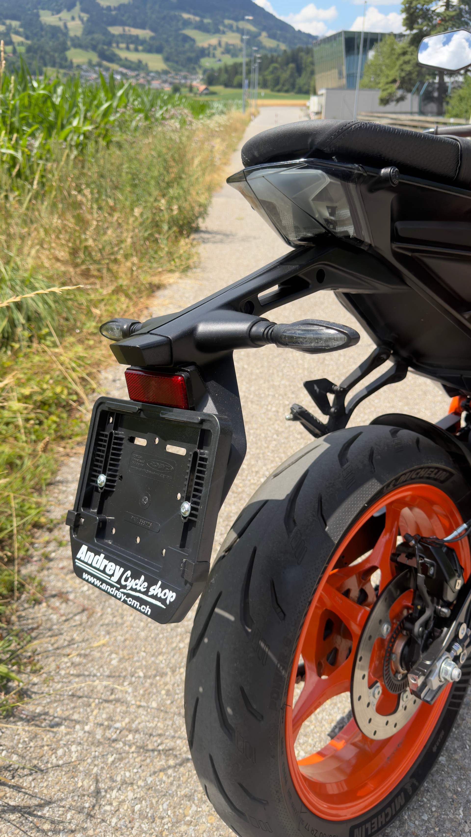 KTM 390 Duke-image-3