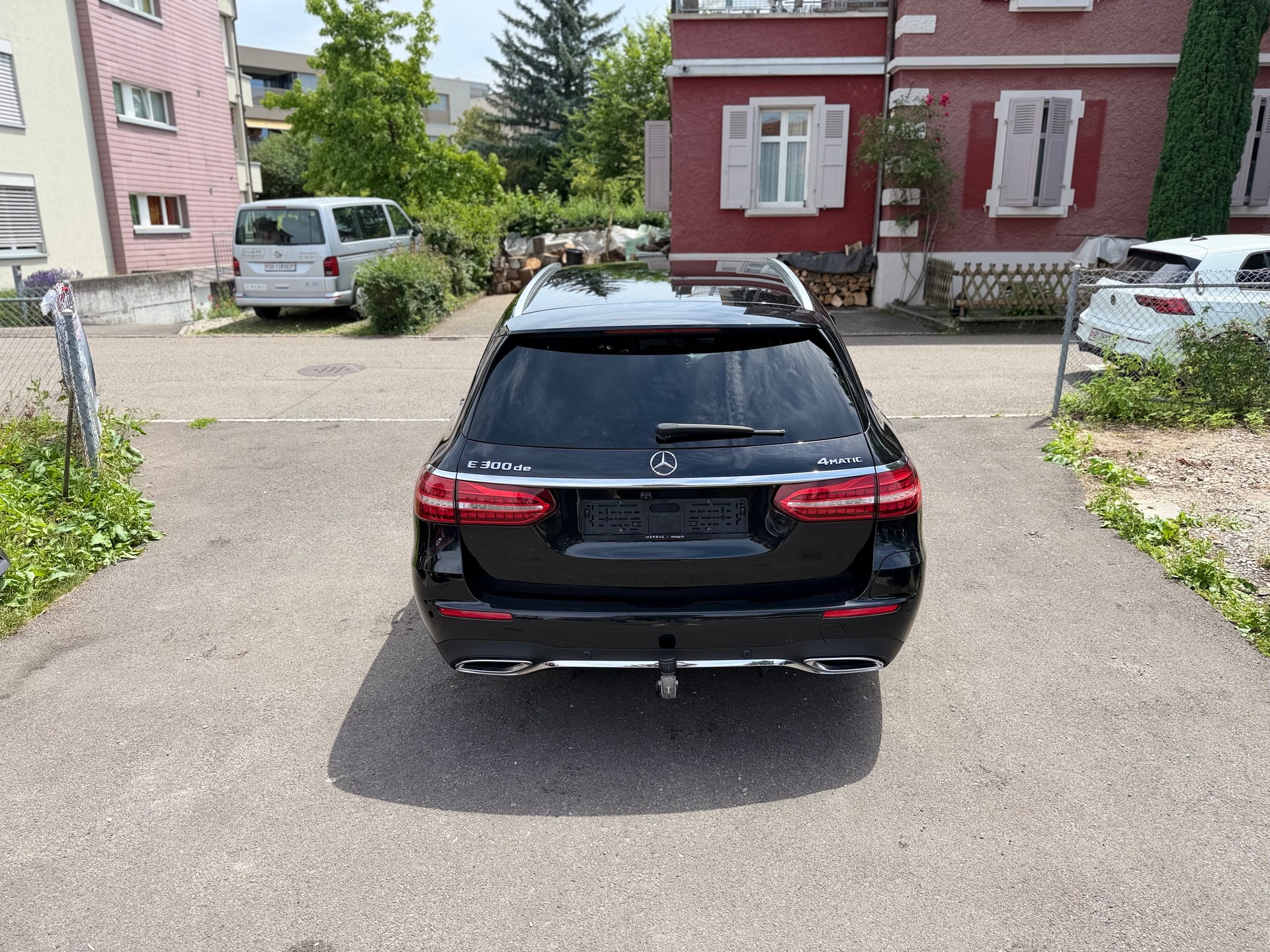 MERCEDES-BENZ E 300 de T 4Matic AMG Line 9G-Tronic-image-3