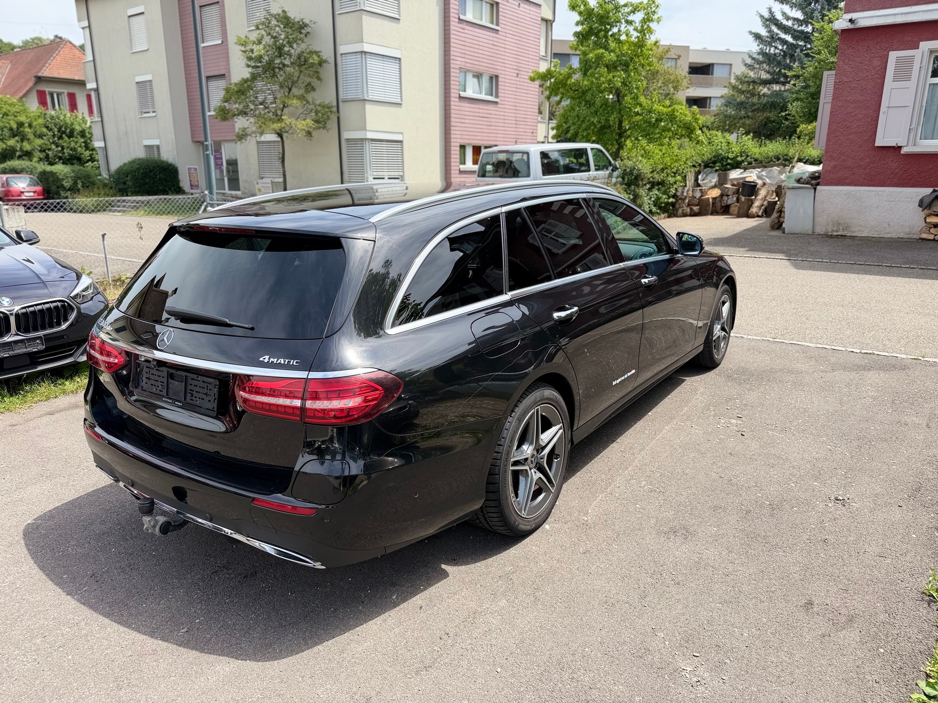 MERCEDES-BENZ E 300 de T 4Matic AMG Line 9G-Tronic-image-4
