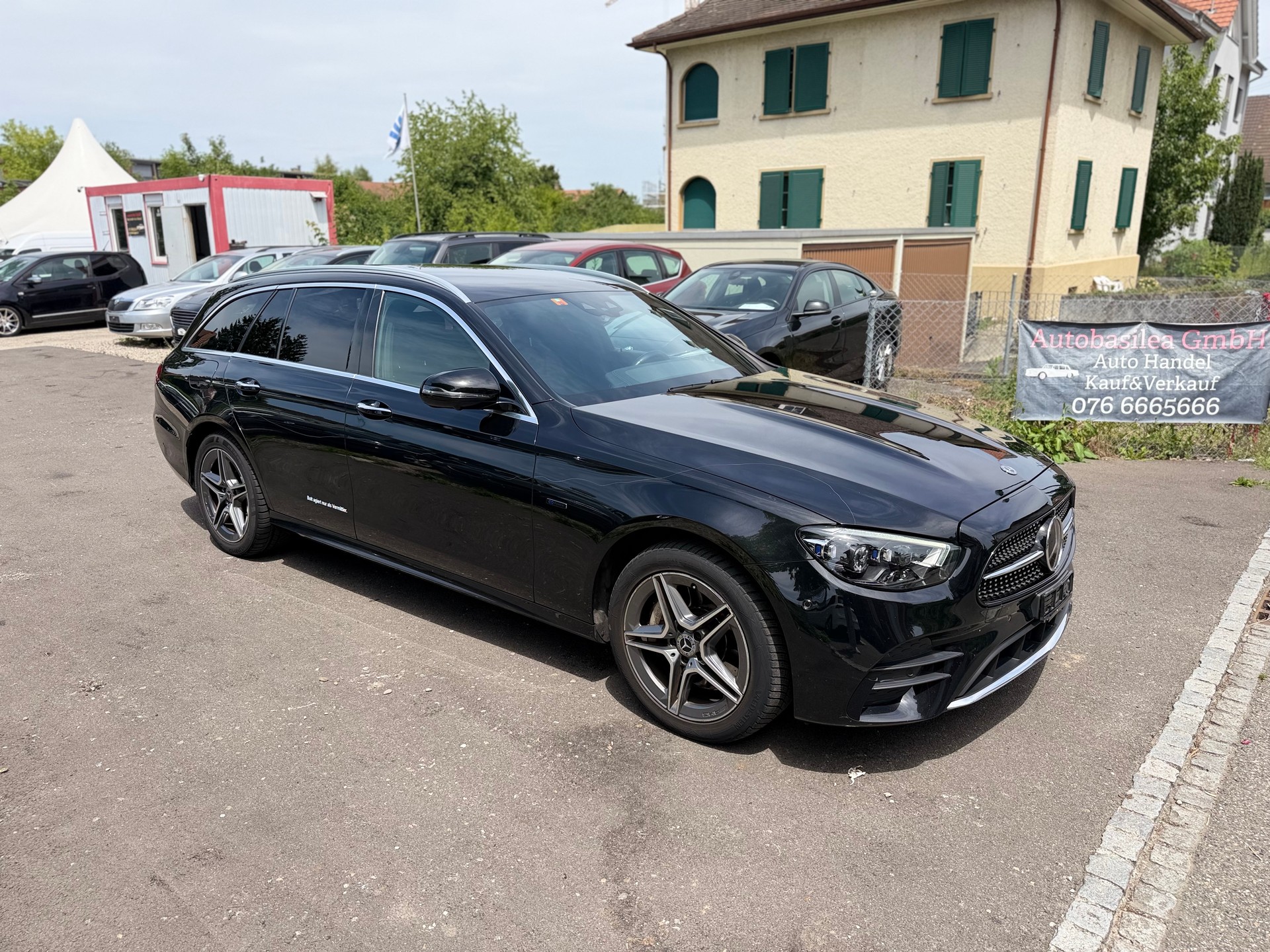 MERCEDES-BENZ E 300 de T 4Matic AMG Line 9G-Tronic-image-5