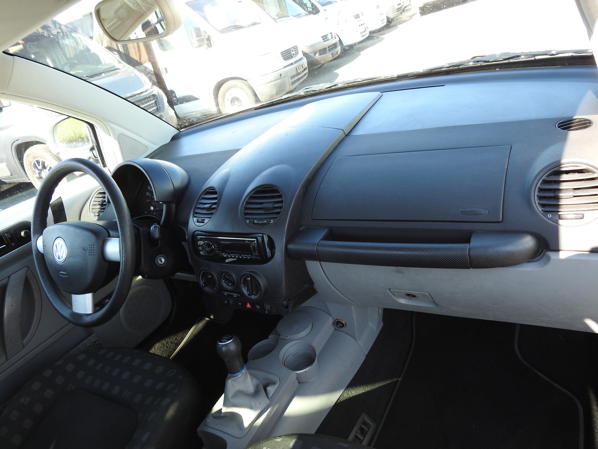 VW NEW Beetle 2.0-image-15