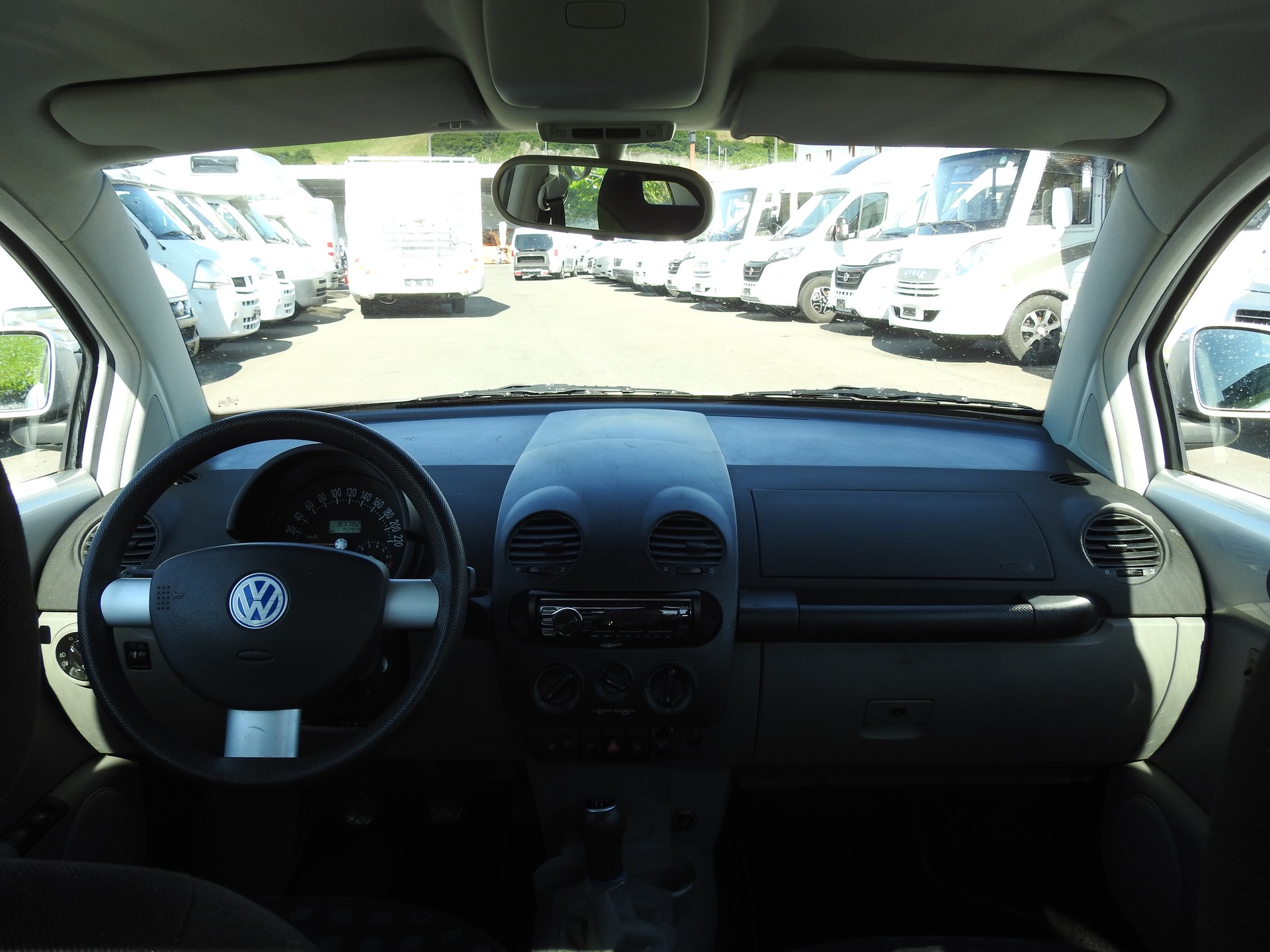 VW NEW Beetle 2.0-image-14