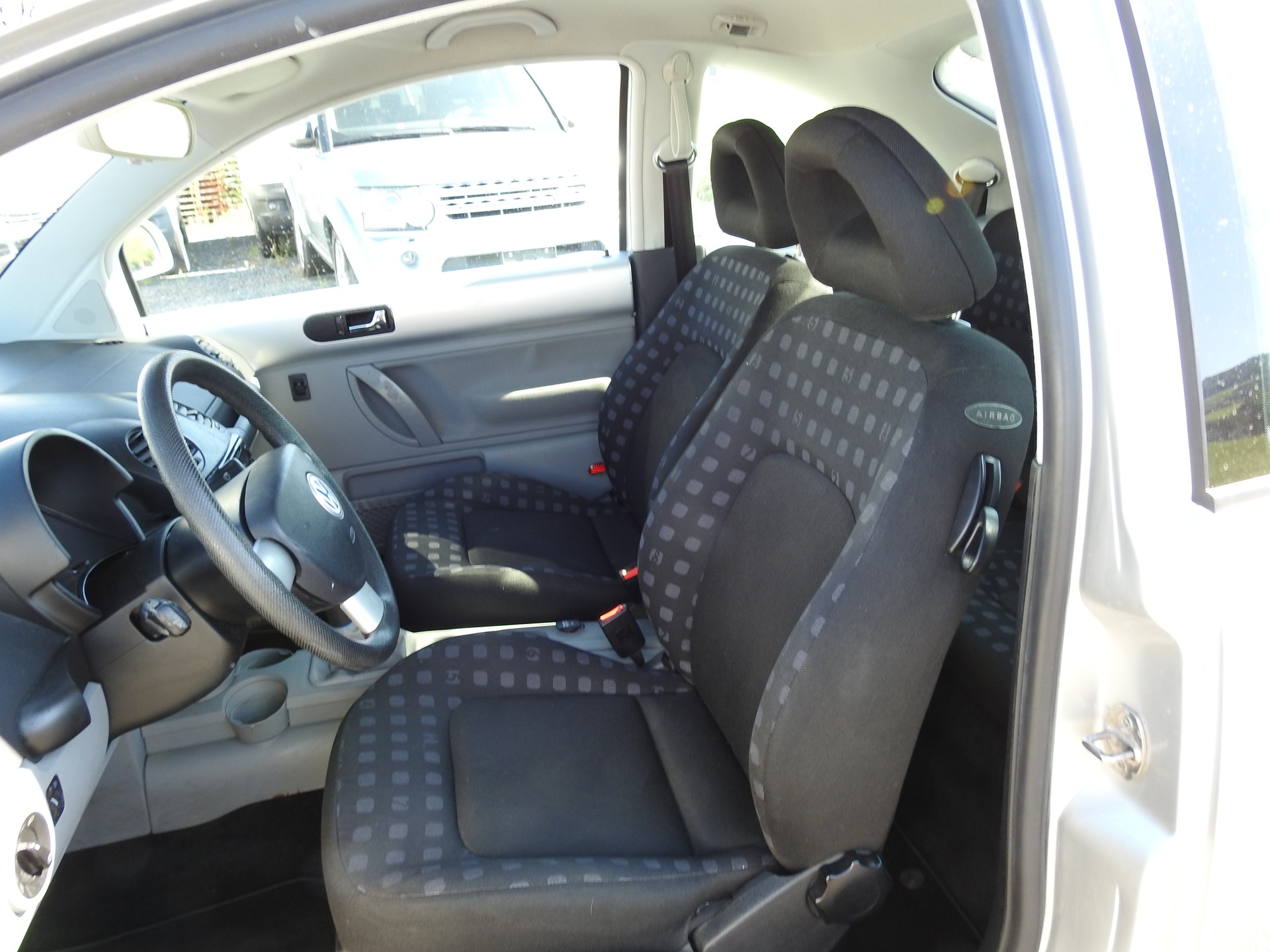 VW NEW Beetle 2.0-image-12