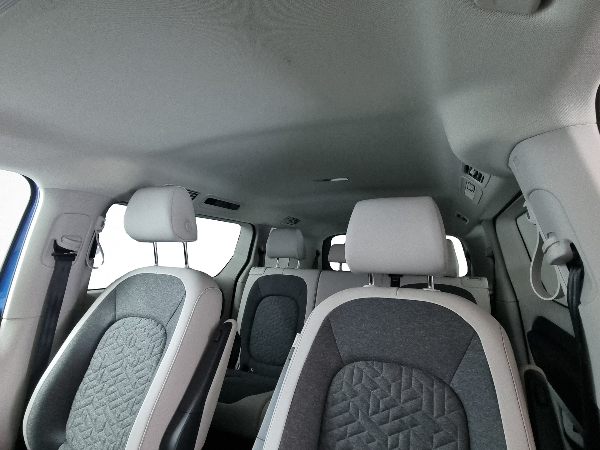 VW ID.Buzz LWB Pro (lang) 7-Sitzer-image-12