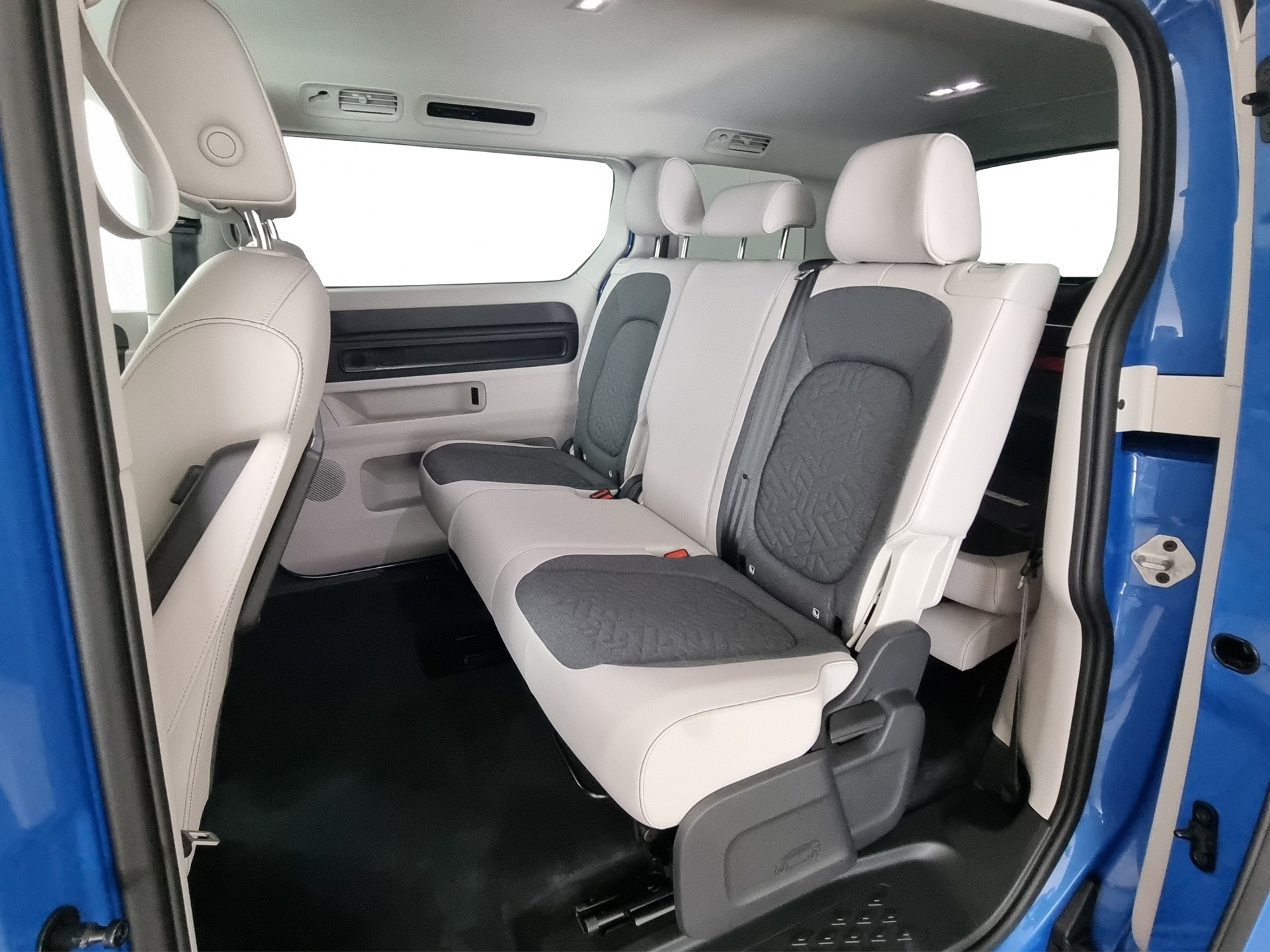 VW ID.Buzz LWB Pro (lang) 7-Sitzer-image-6