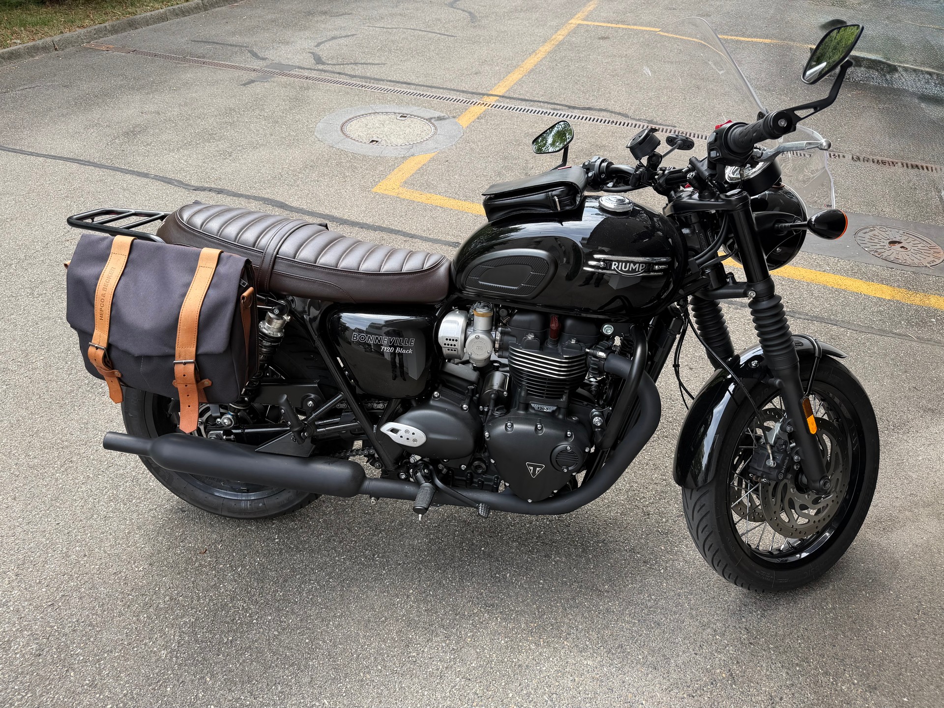 TRIUMPH Bonneville T120 Black-image-0