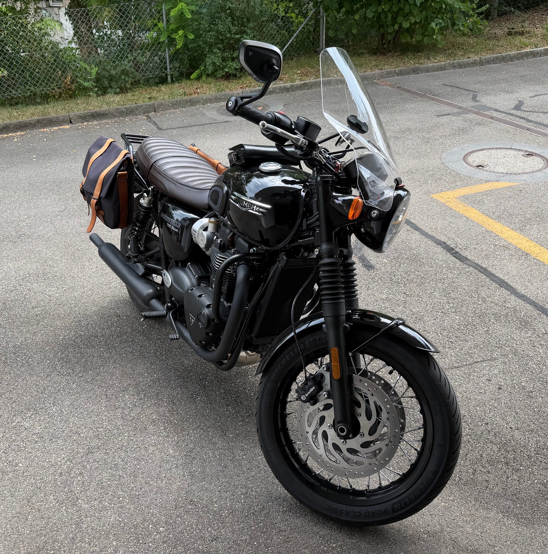 TRIUMPH Bonneville T120 Black-image-1