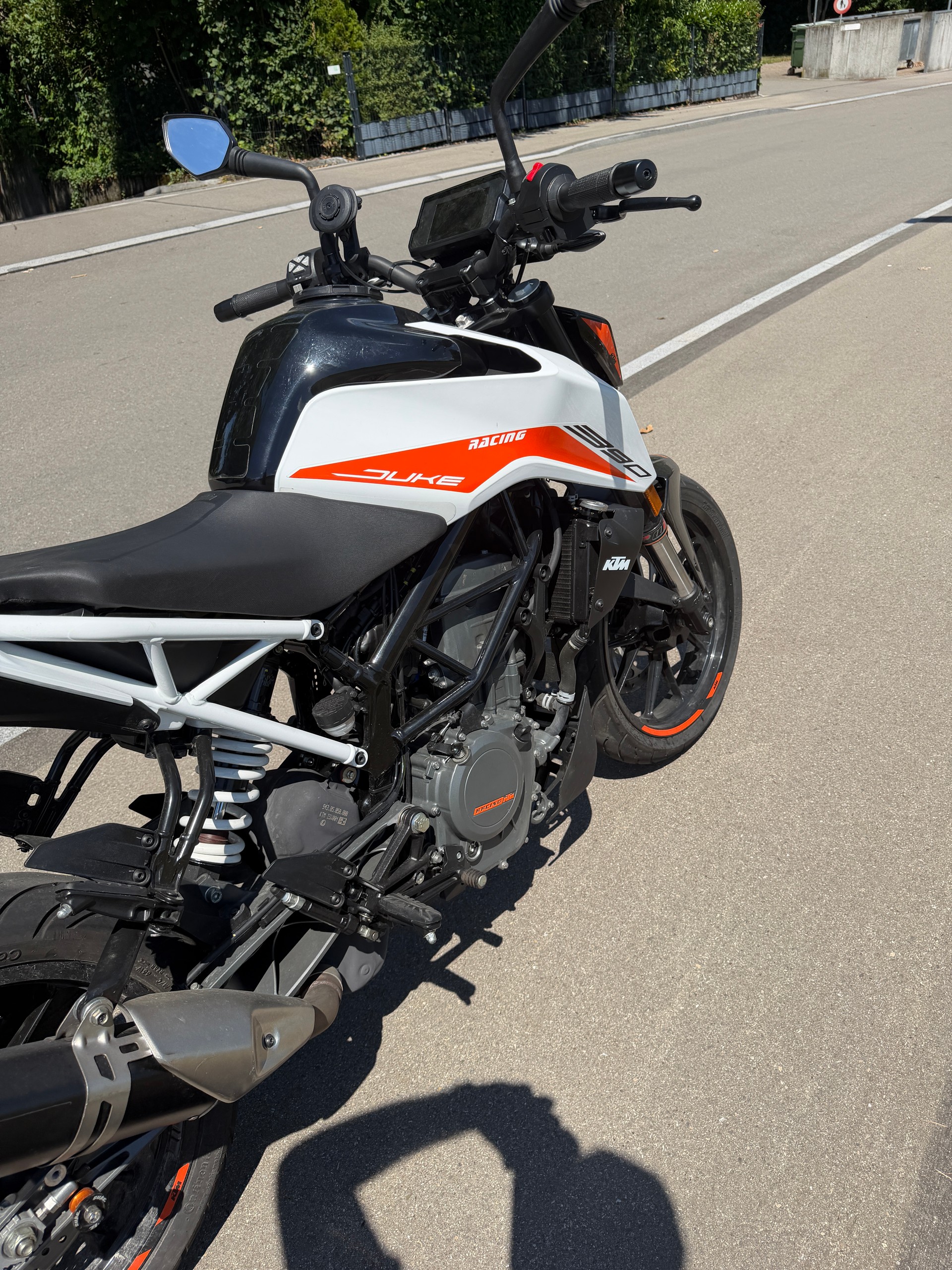 KTM 390 Duke-image-2