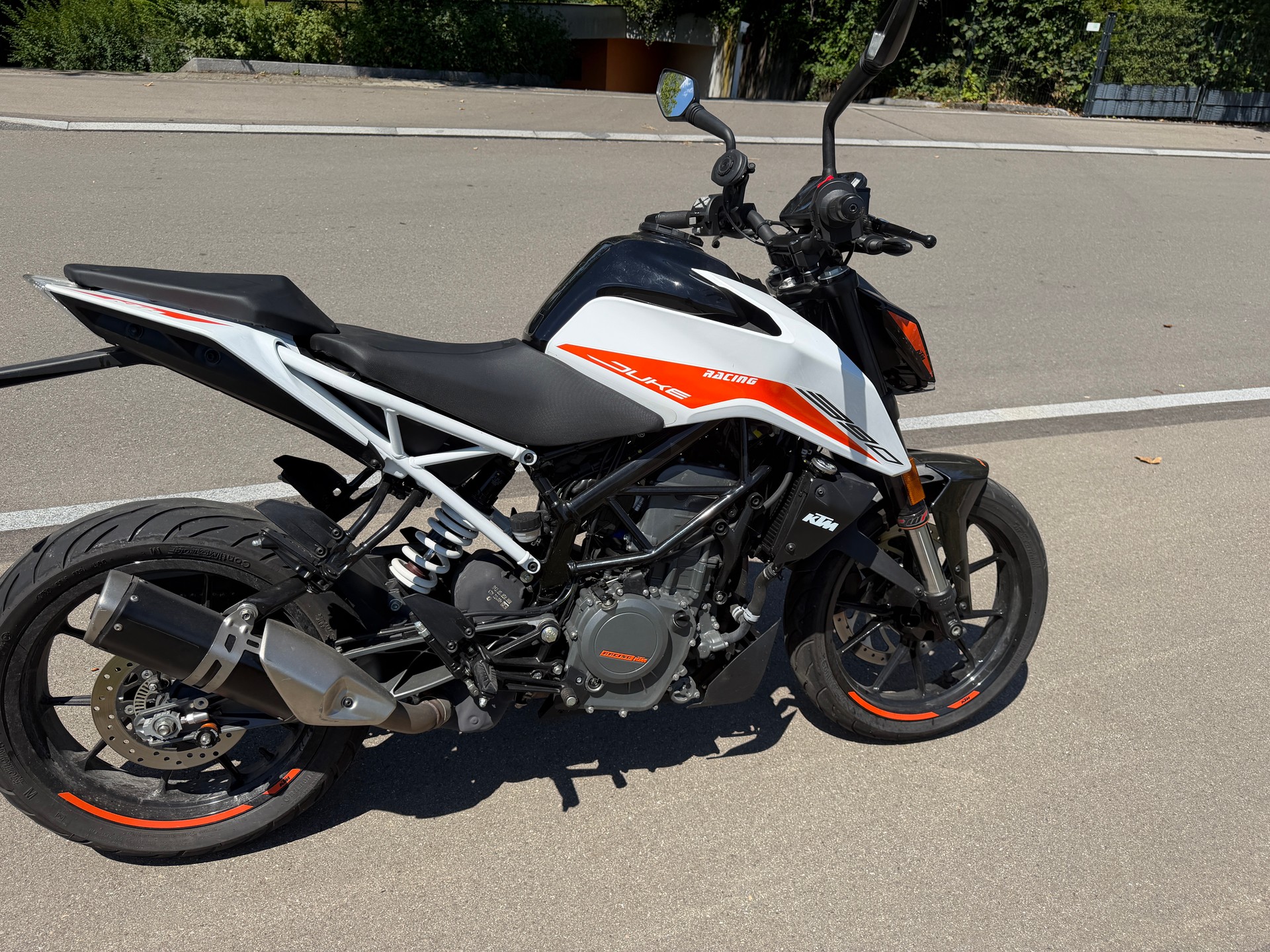 KTM 390 Duke-image-3