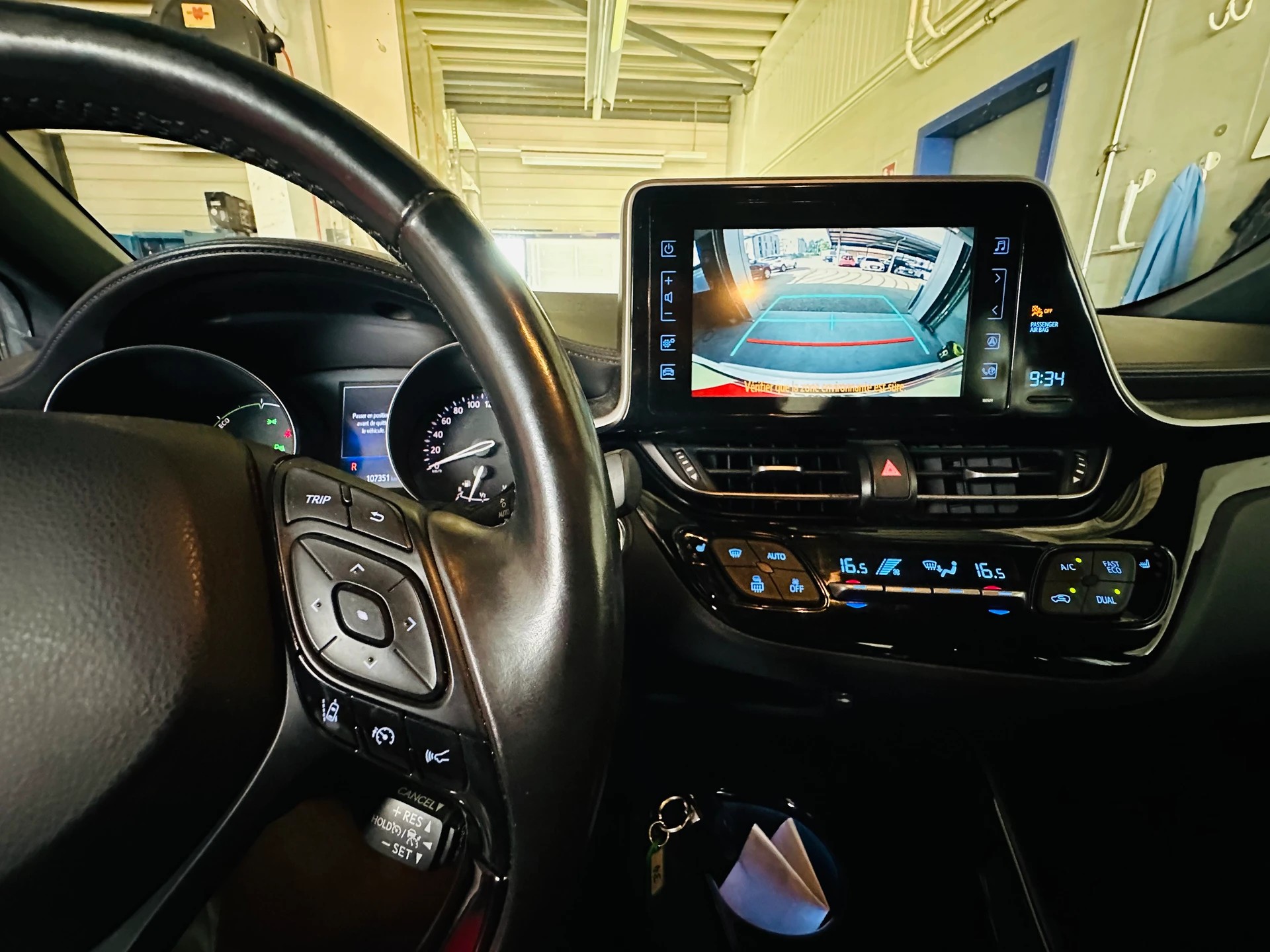 TOYOTA C-HR 1.8 HSD CVT Trend-image-10