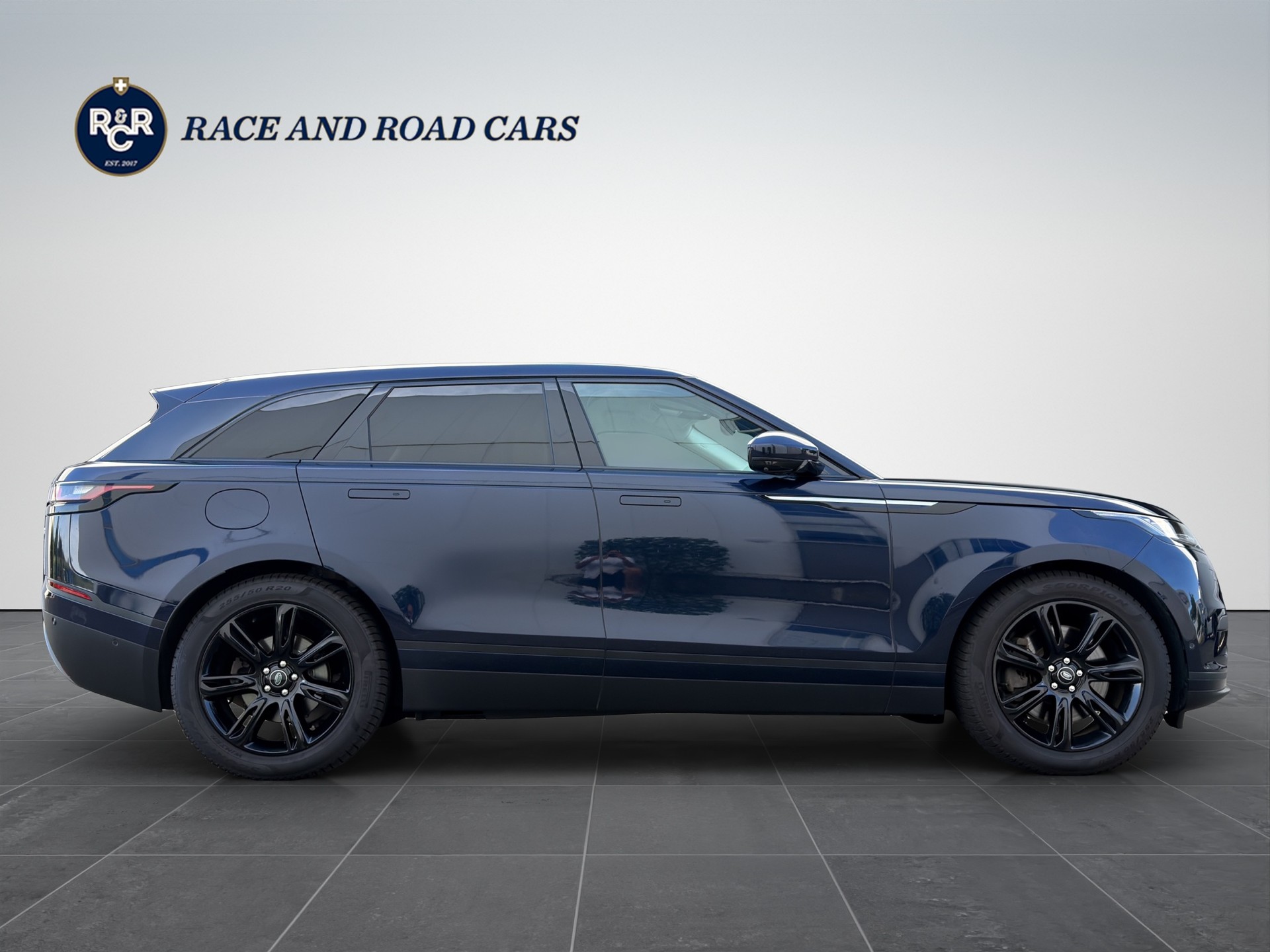LAND ROVER Range Rover Velar 3.0 D I6 300 S-showroom-element-3