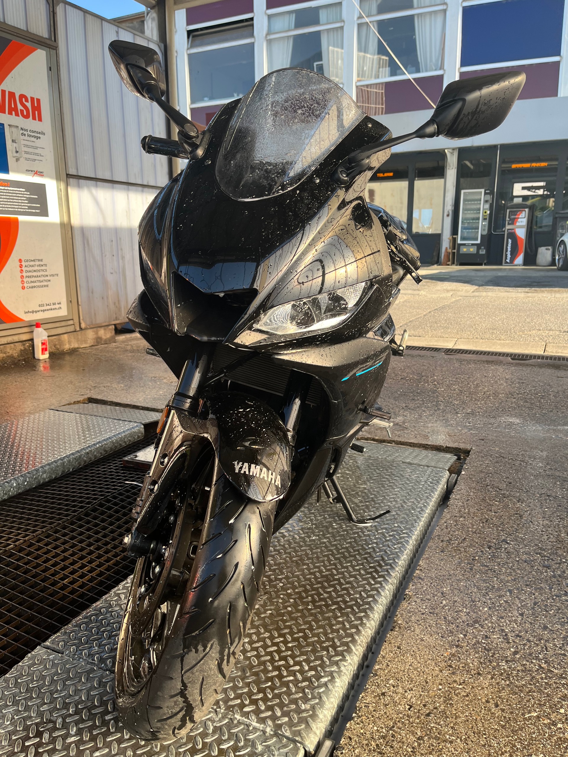 YAMAHA YZF-R3-image-1