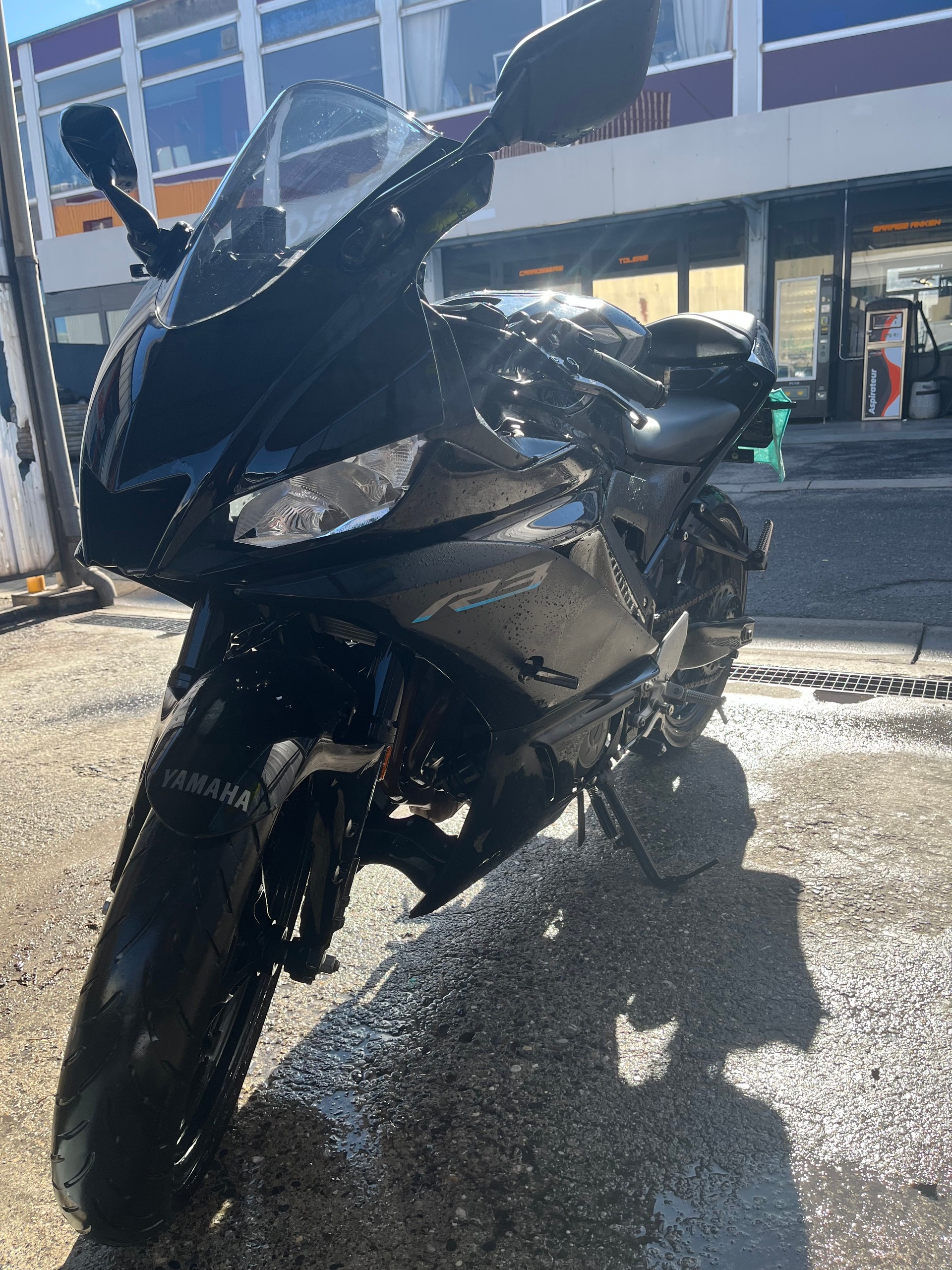 YAMAHA YZF-R3-image-3