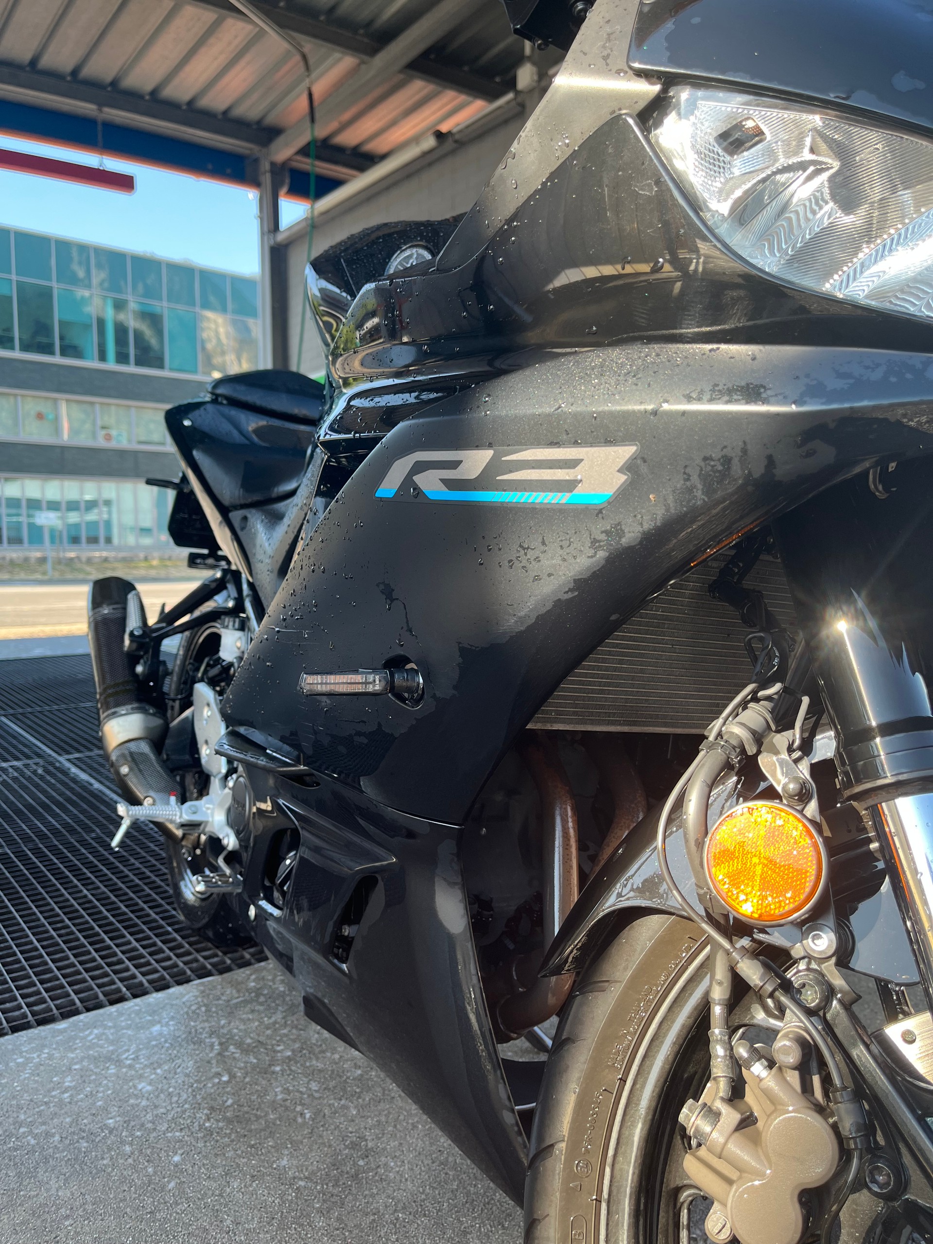 YAMAHA YZF-R3-image-8