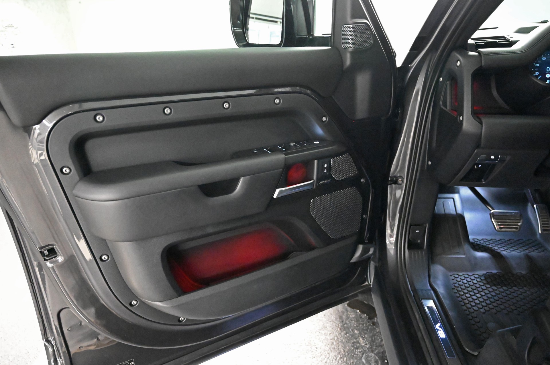 LAND ROVER Defender 110 525 V8 5.0 Carpathian Edition AT8-image-20