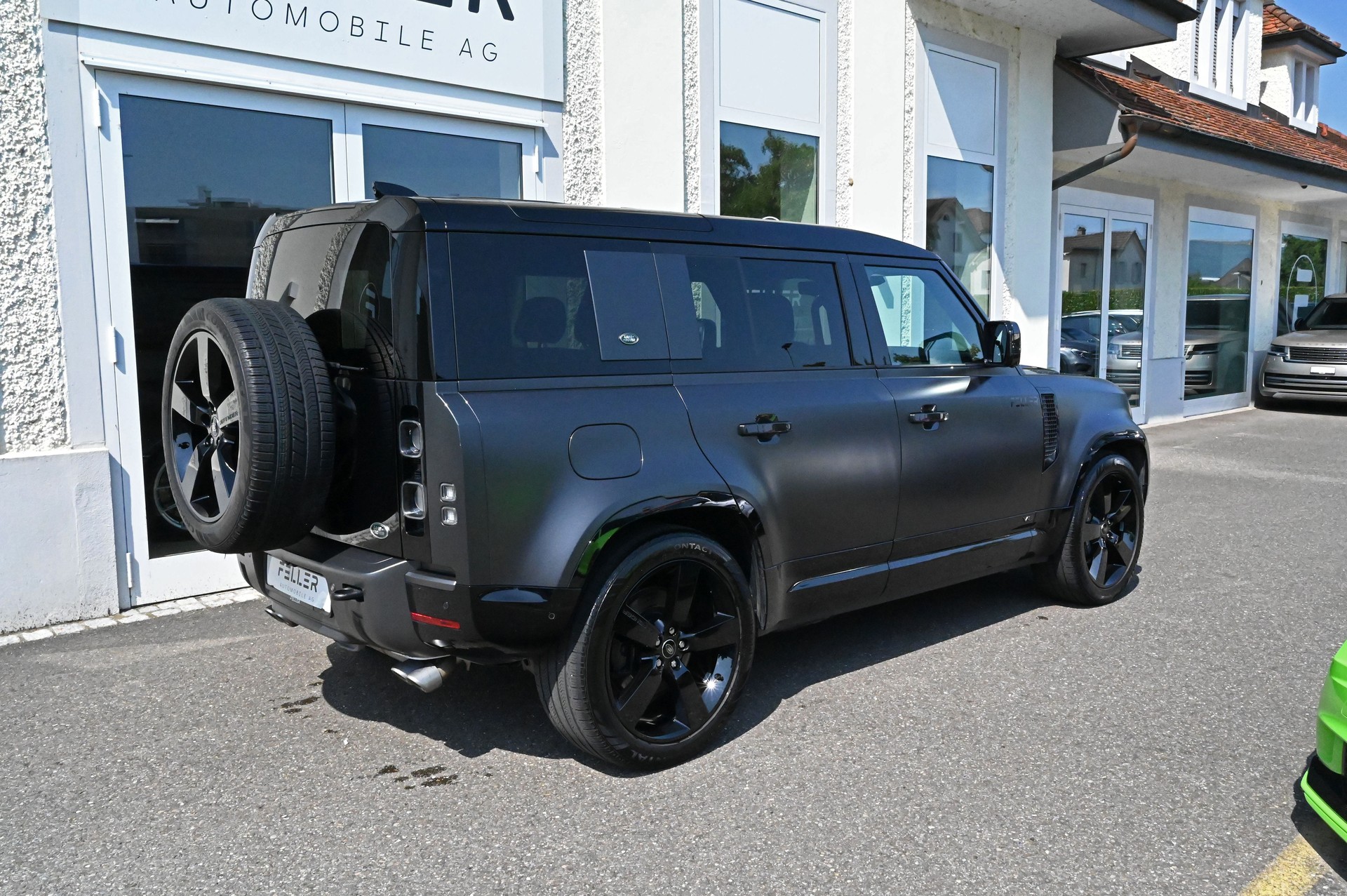 LAND ROVER Defender 110 525 V8 5.0 Carpathian Edition AT8-image-10