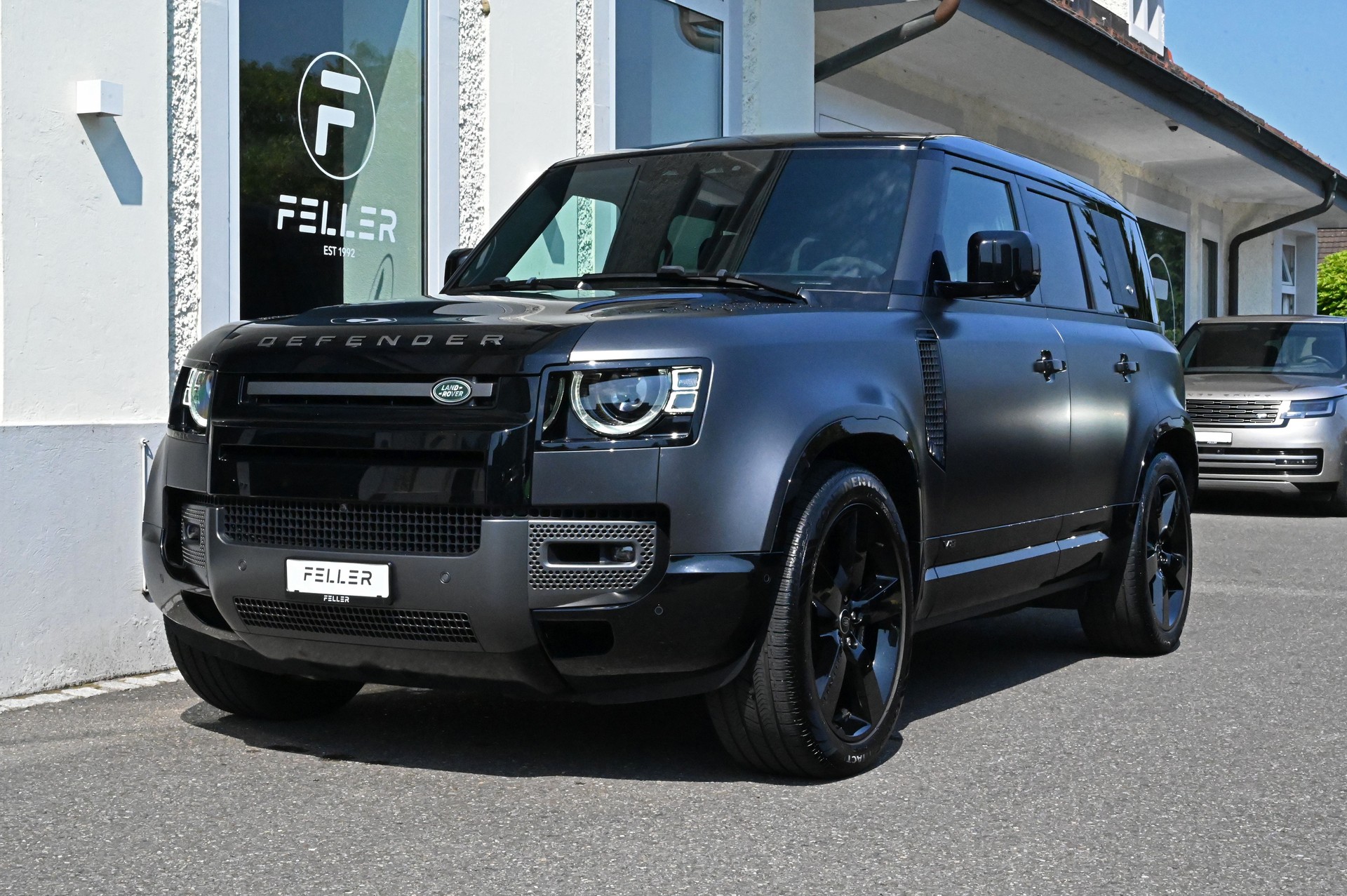 LAND ROVER Defender 110 525 V8 5.0 Carpathian Edition AT8-showroom-element-1