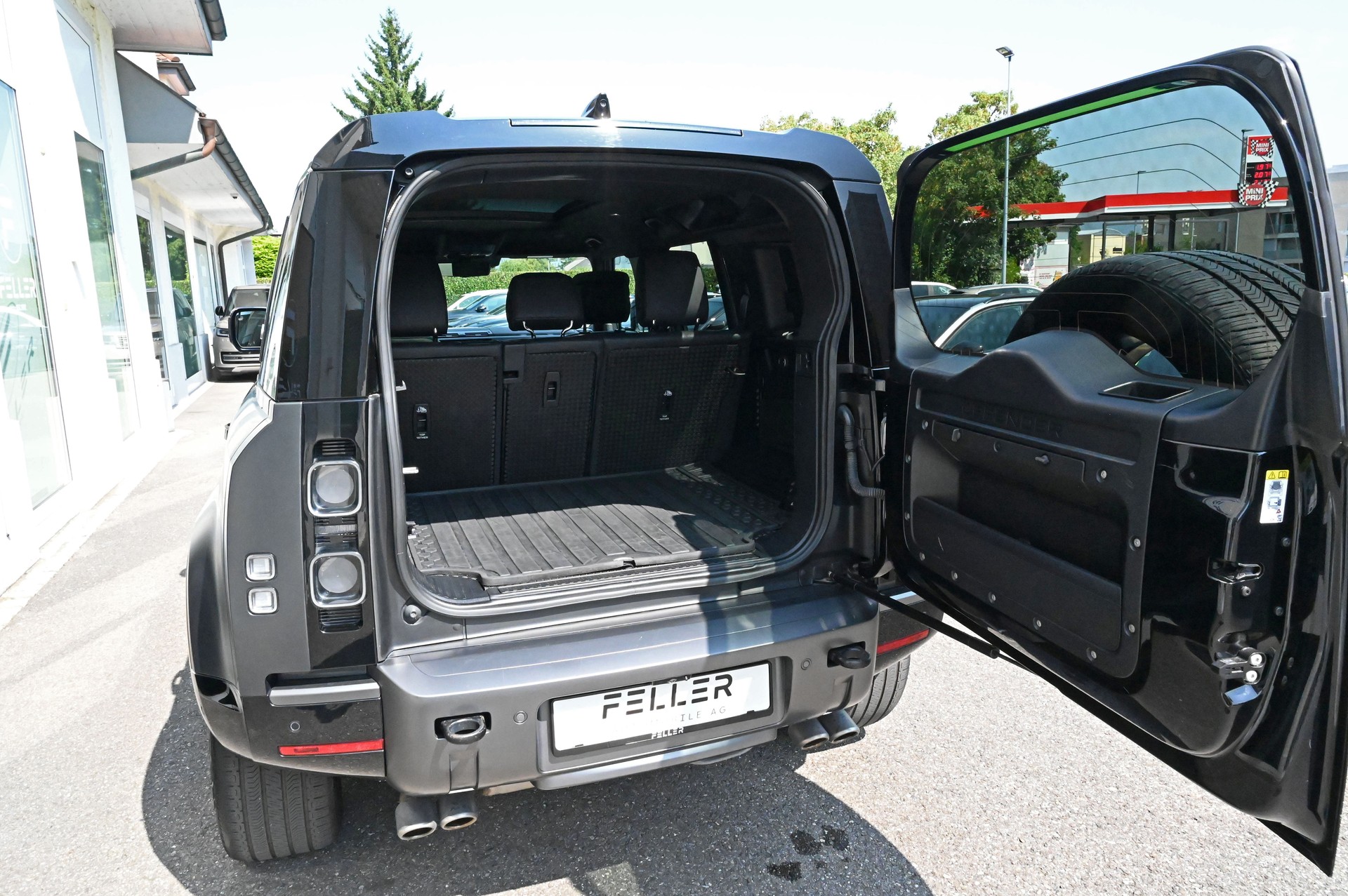 LAND ROVER Defender 110 525 V8 5.0 Carpathian Edition AT8-image-7