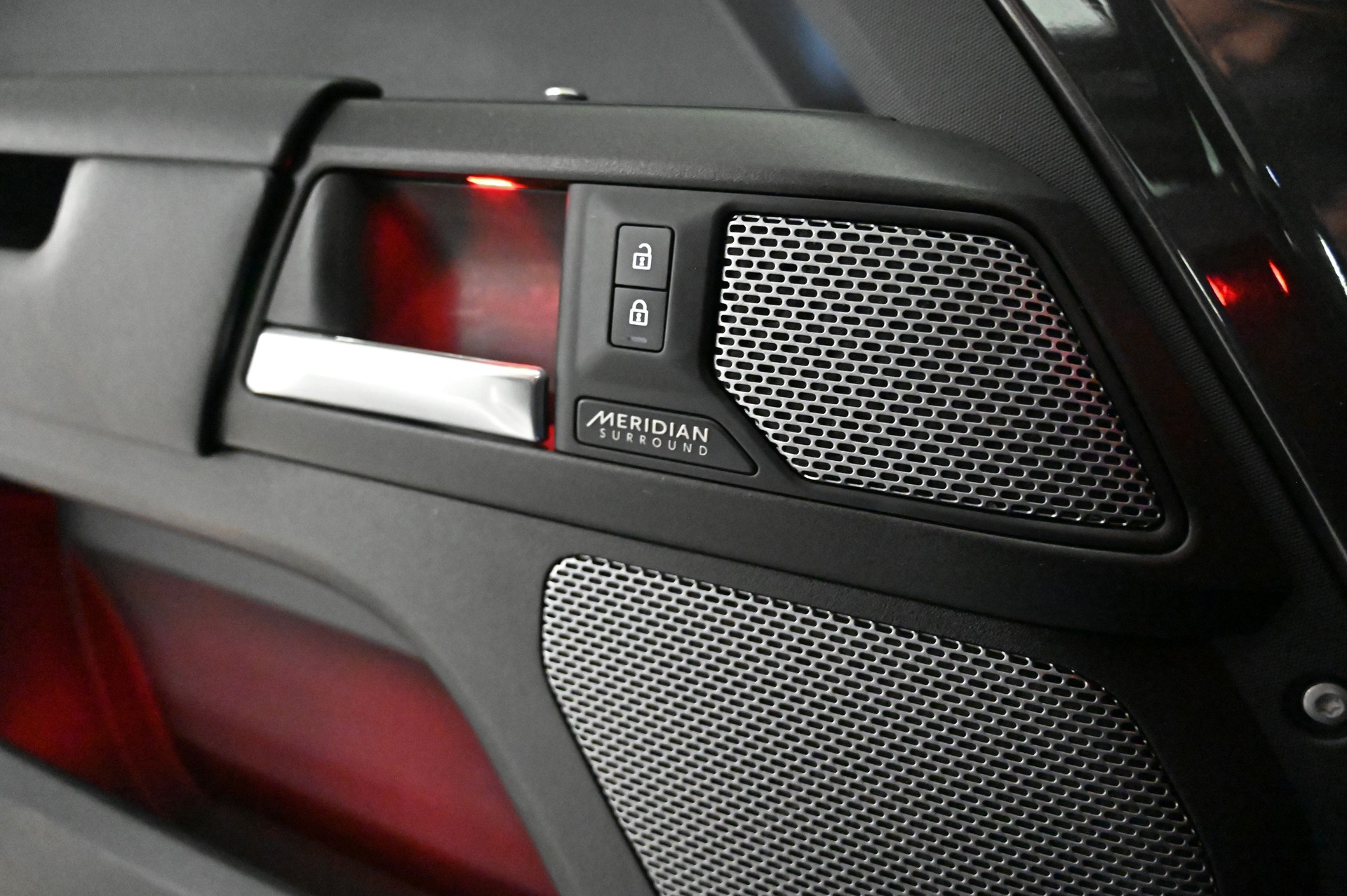 LAND ROVER Defender 110 525 V8 5.0 Carpathian Edition AT8-image-21