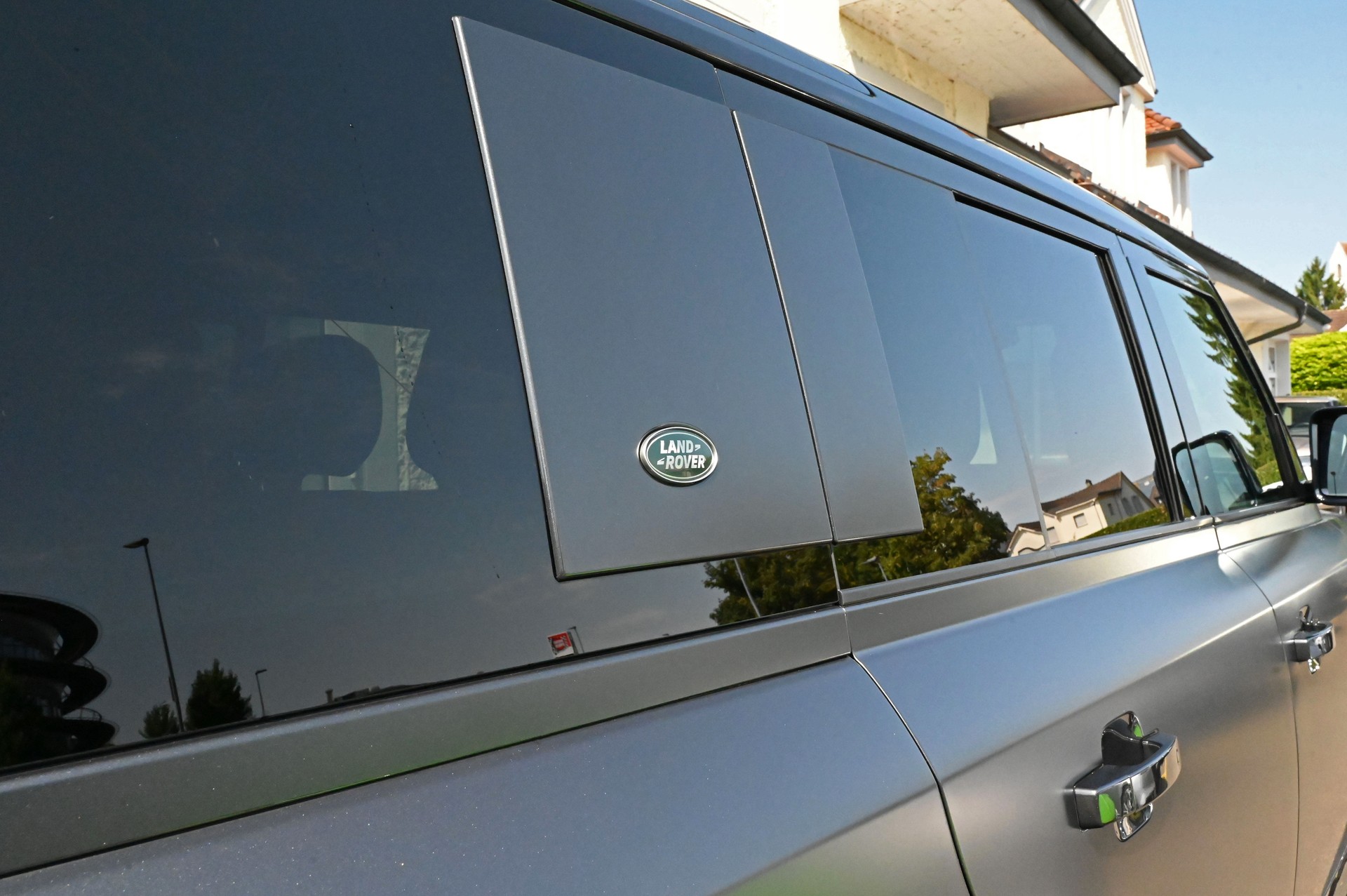 LAND ROVER Defender 110 525 V8 5.0 Carpathian Edition AT8-image-31