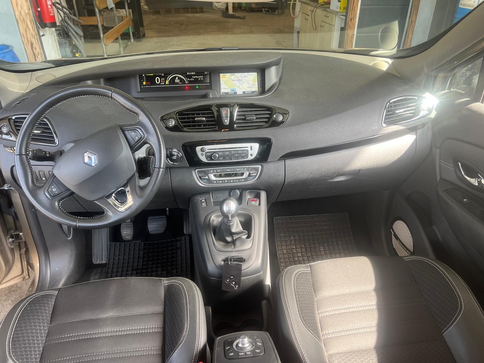 RENAULT Scénic 1.2 16V Turbo Swiss Edition-image-7