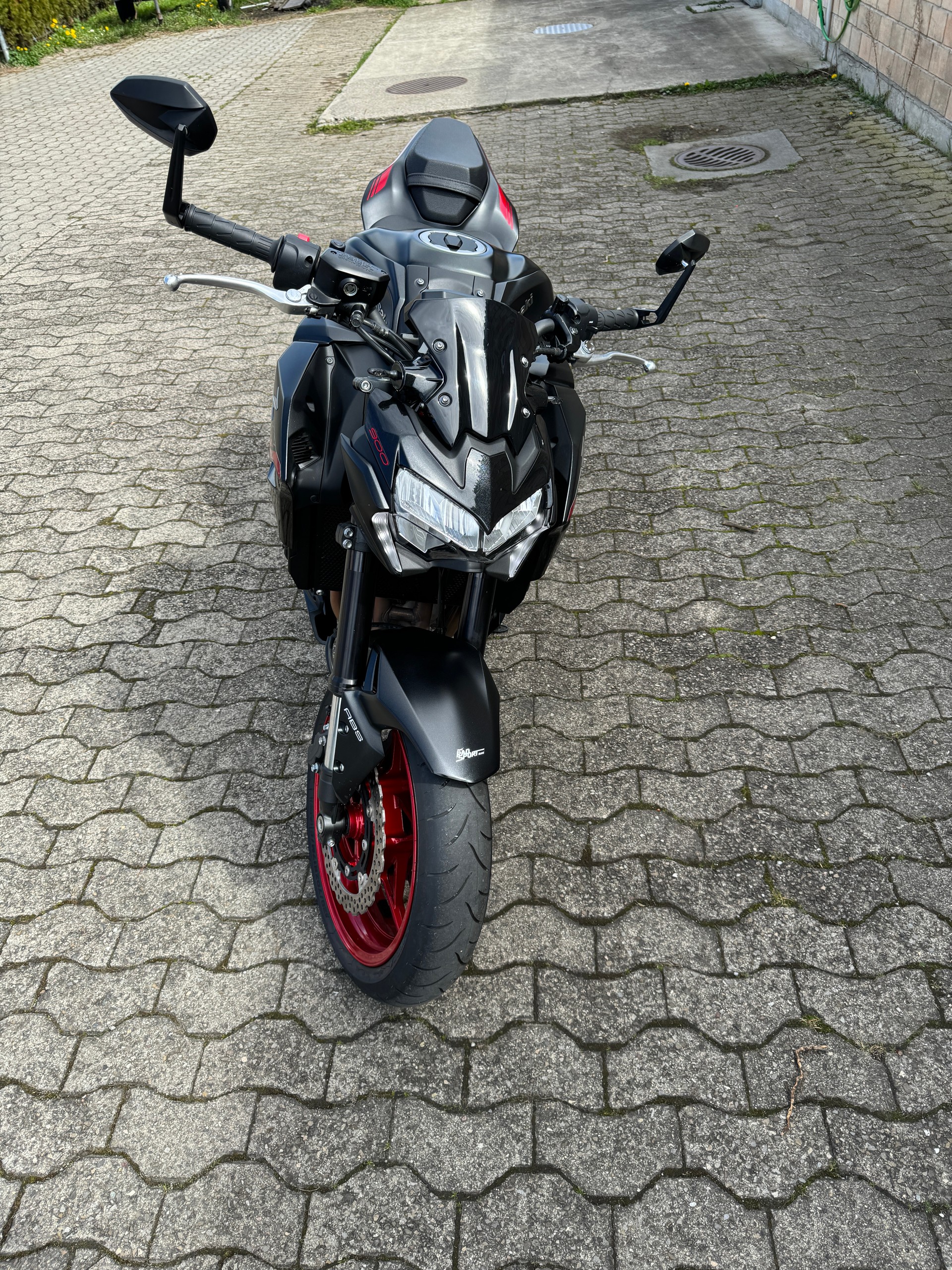 KAWASAKI Z 900-image-1