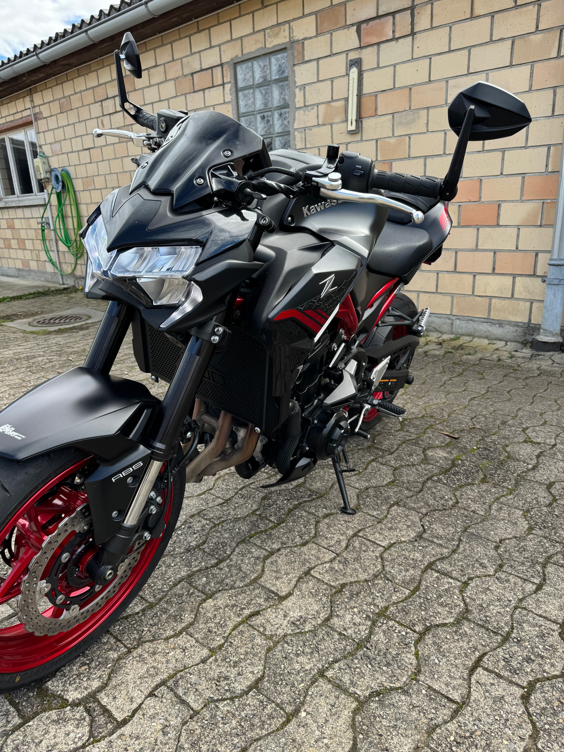 KAWASAKI Z 900-image-4