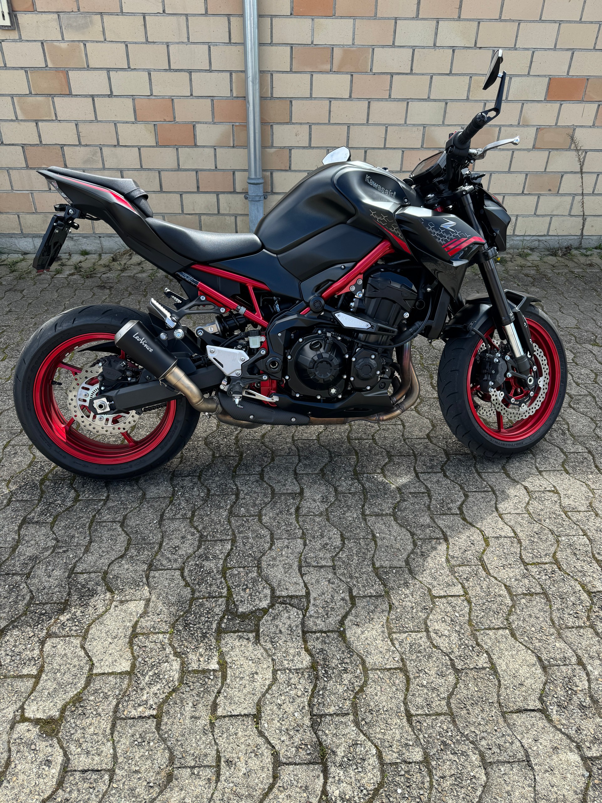 KAWASAKI Z 900-image-0