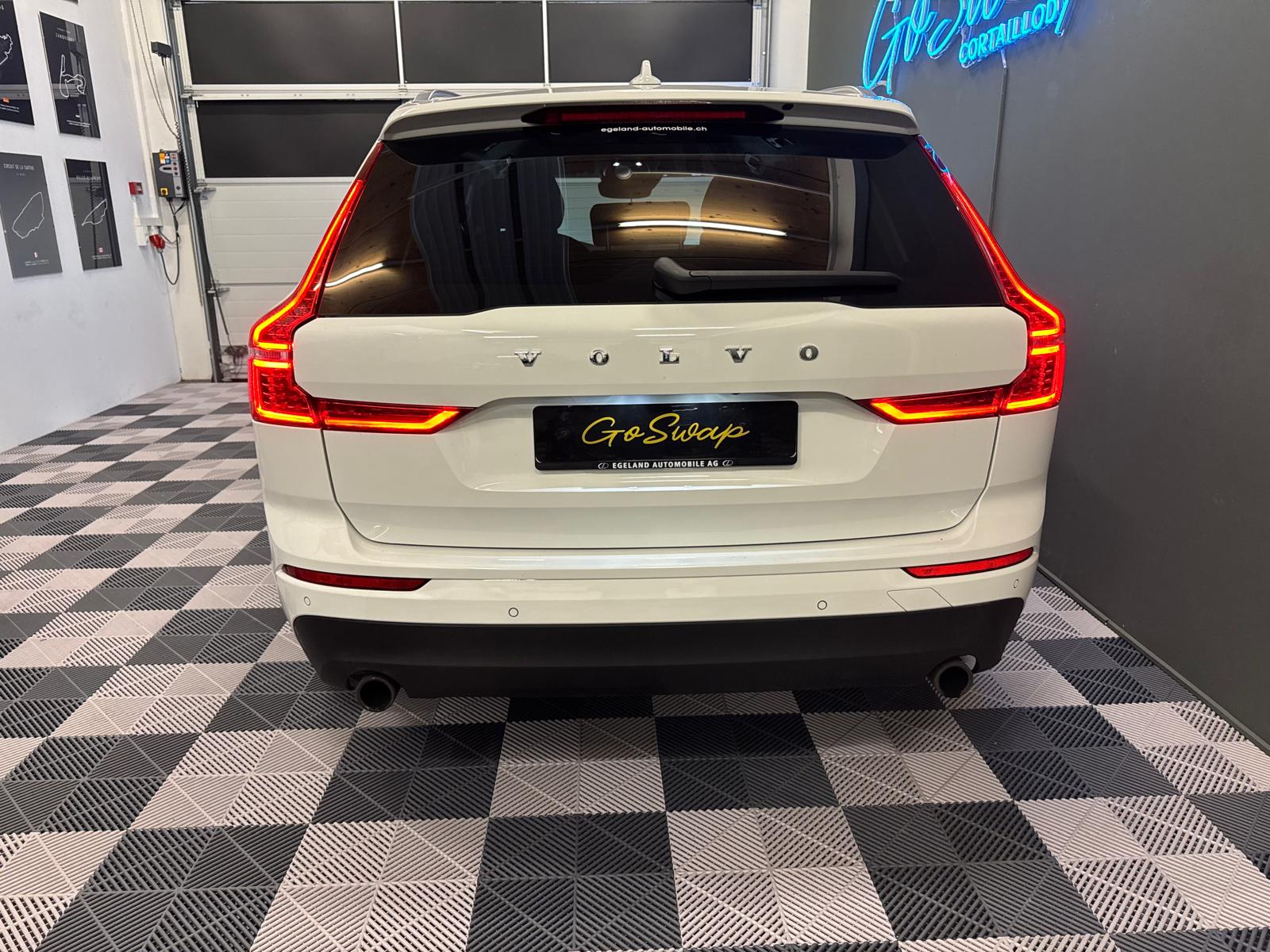 VOLVO XC60 D4 AWD Momentum Geartronic-image-4