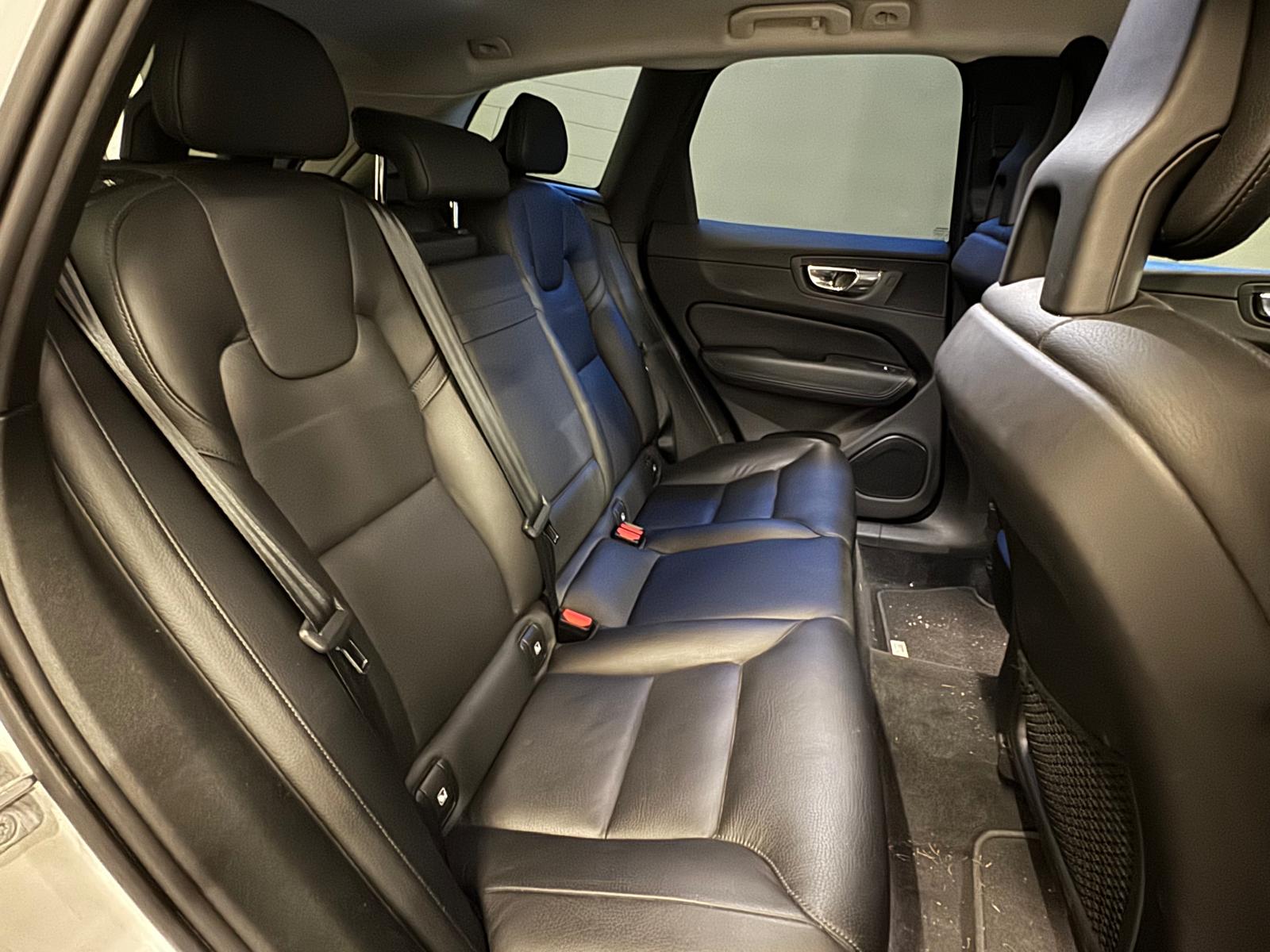 VOLVO XC60 D4 AWD Momentum Geartronic-image-11