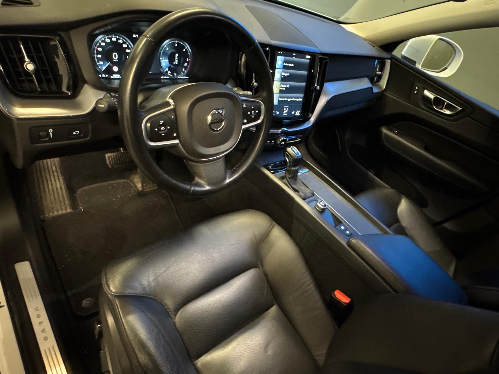 VOLVO XC60 D4 AWD Momentum Geartronic-showroom-element-1