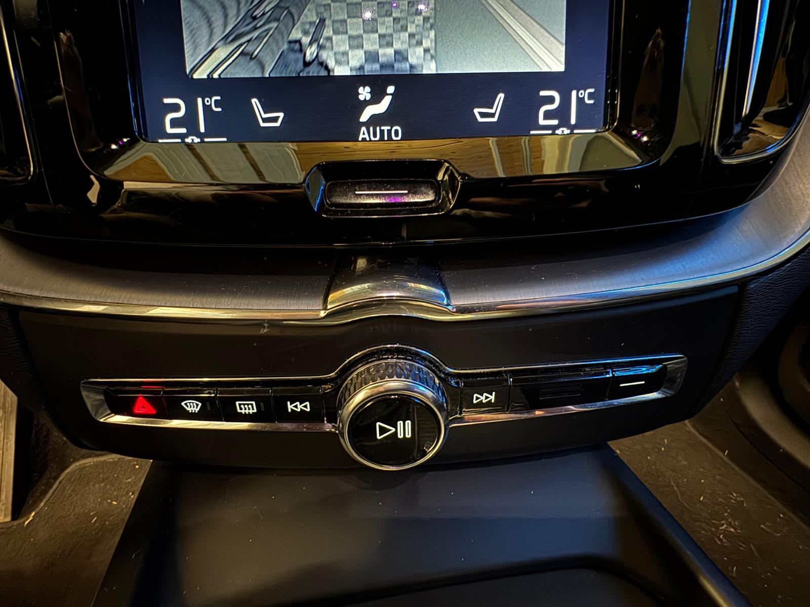 VOLVO XC60 D4 AWD Momentum Geartronic-image-19