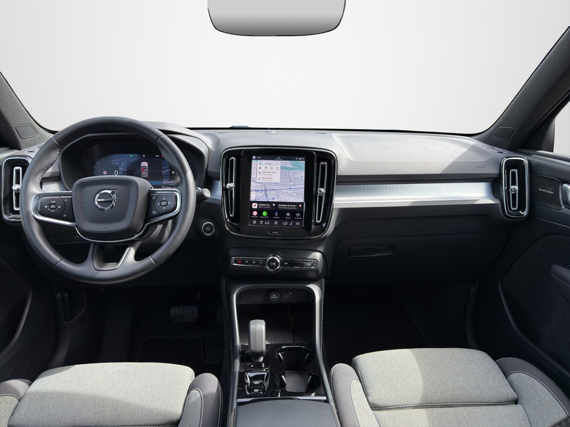 VOLVO XC40 2.0 B3 MH Plus Dark-image-9