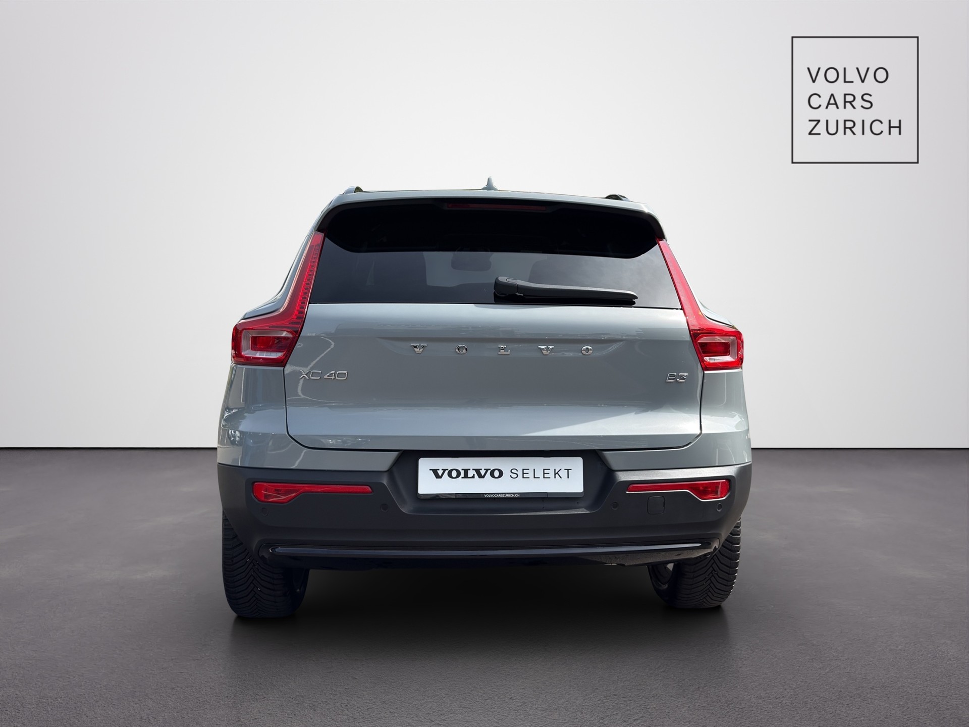 VOLVO XC40 2.0 B3 MH Plus Dark-image-5