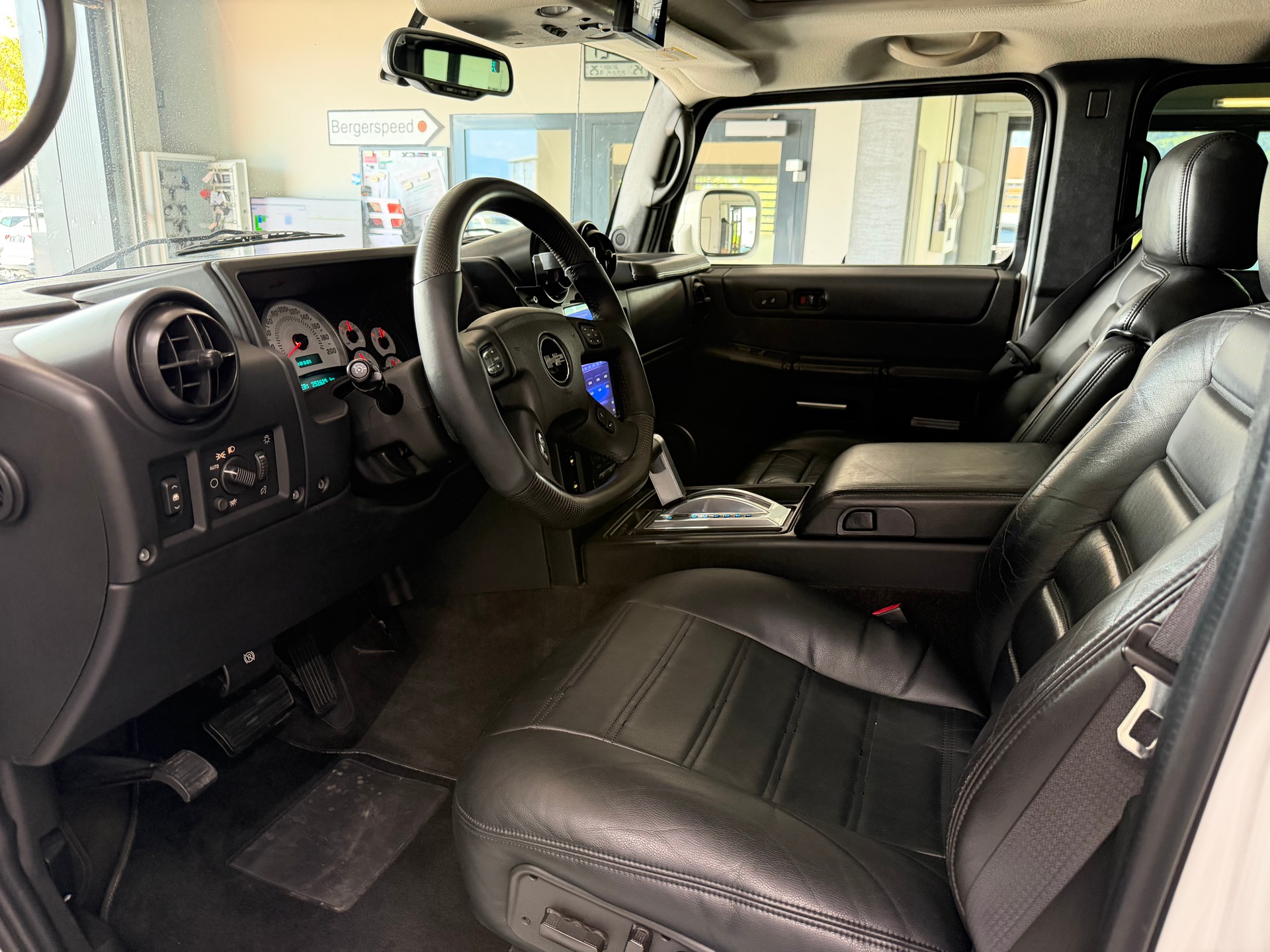 HUMMER H2 6.0 Luxury-image-10