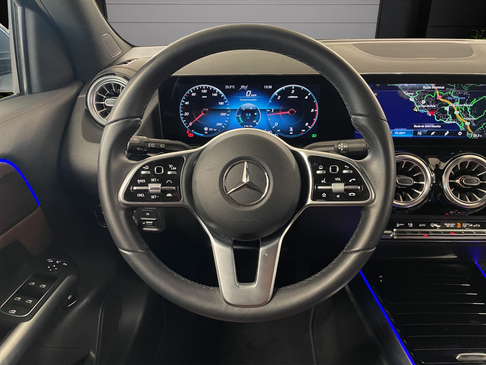 MERCEDES-BENZ GLA 220d Progress. 4Matic-image-9