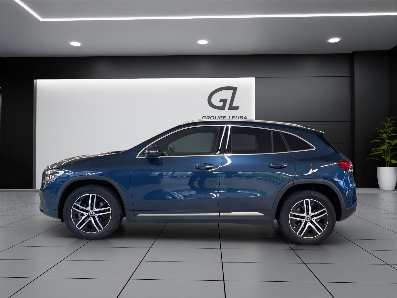 MERCEDES-BENZ GLA 220d Progress. 4Matic-showroom-element-2